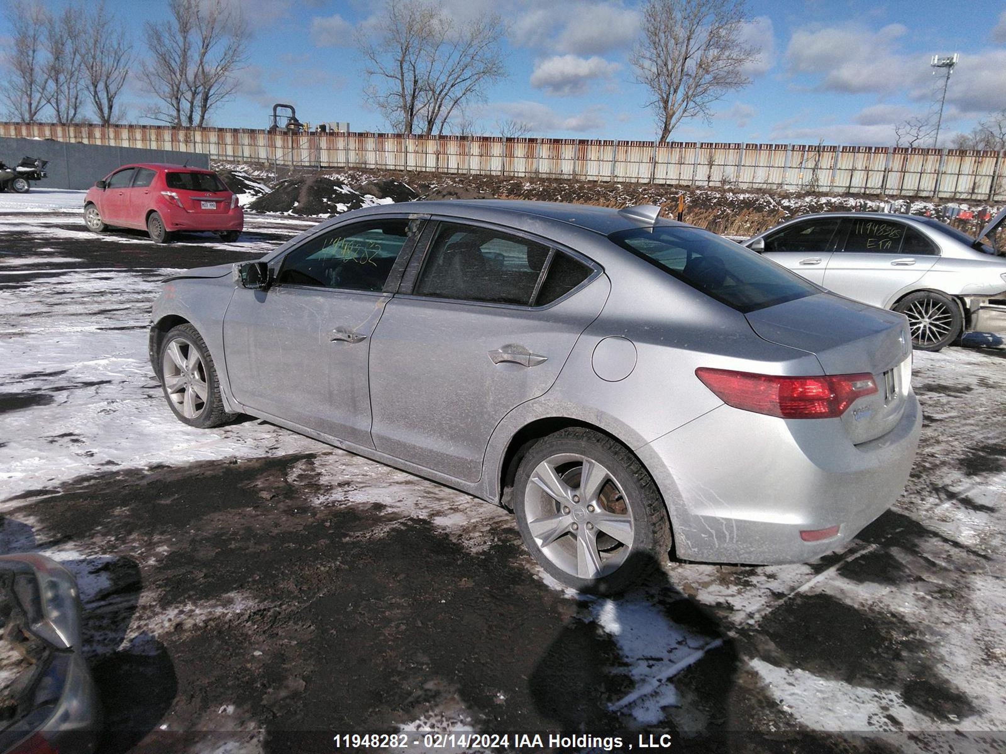 Photo 2 VIN: 19VDE1F57EE401998 - ACURA ILX 