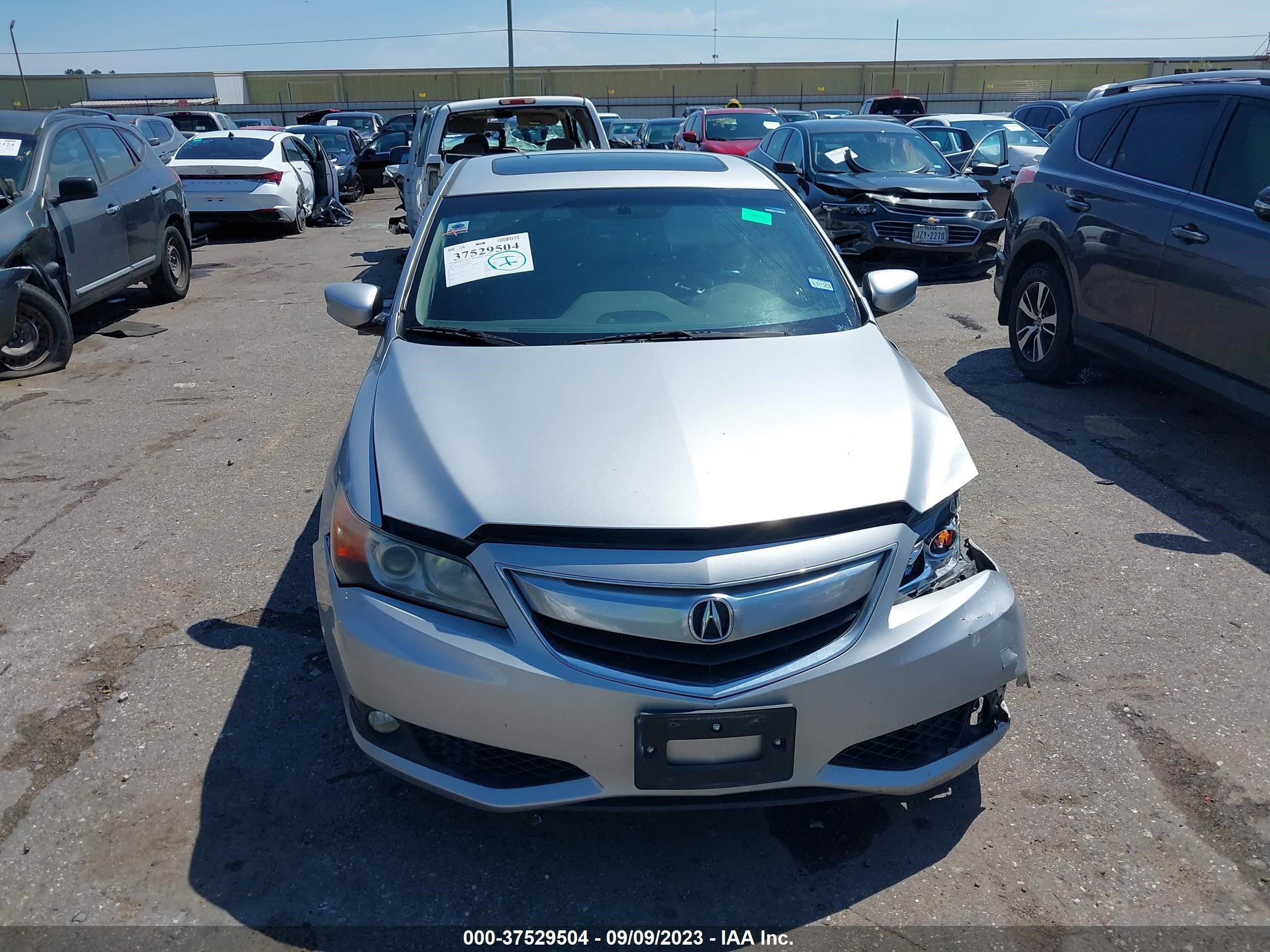 Photo 11 VIN: 19VDE1F72EE008606 - ACURA ILX 