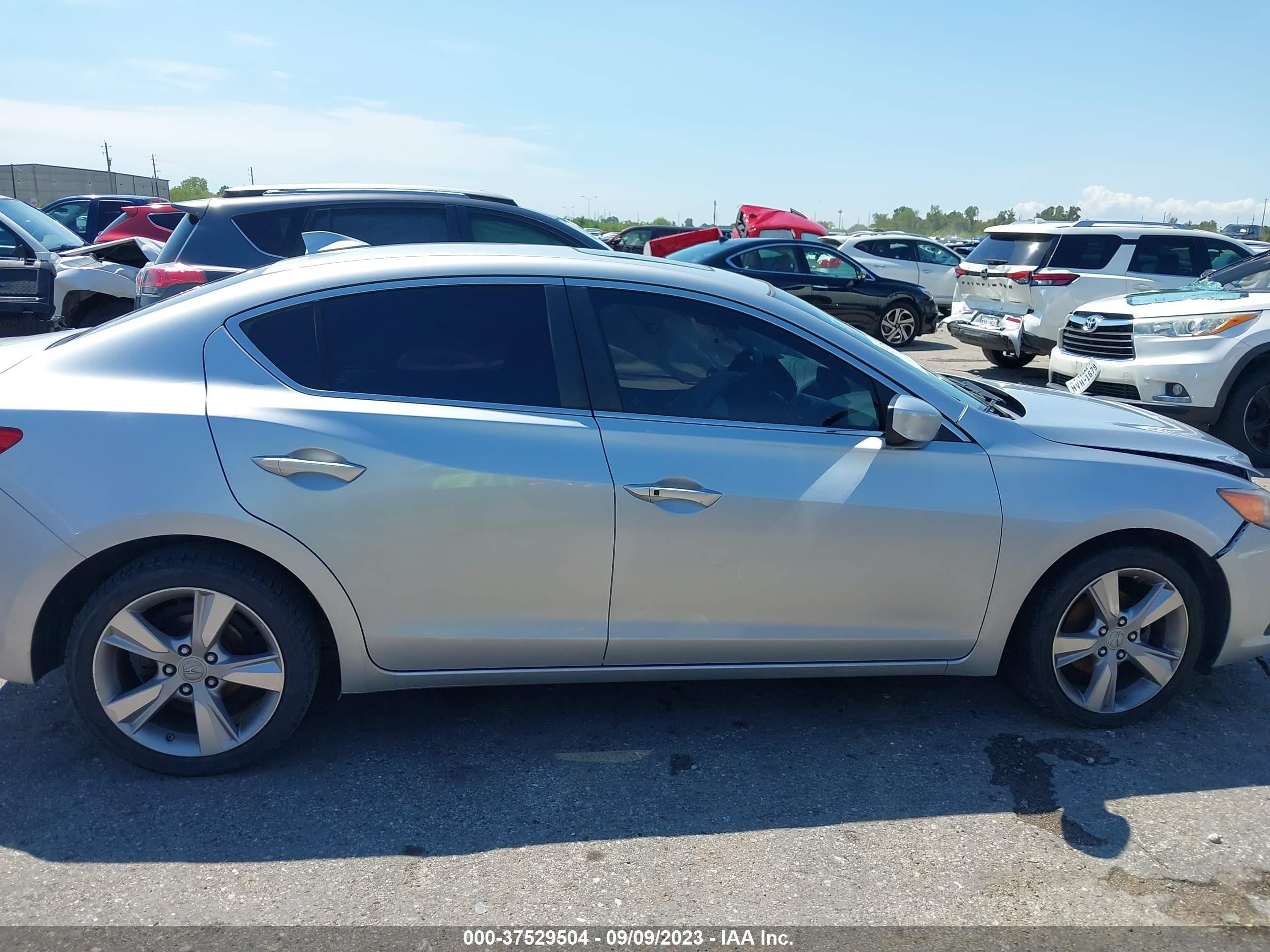 Photo 12 VIN: 19VDE1F72EE008606 - ACURA ILX 