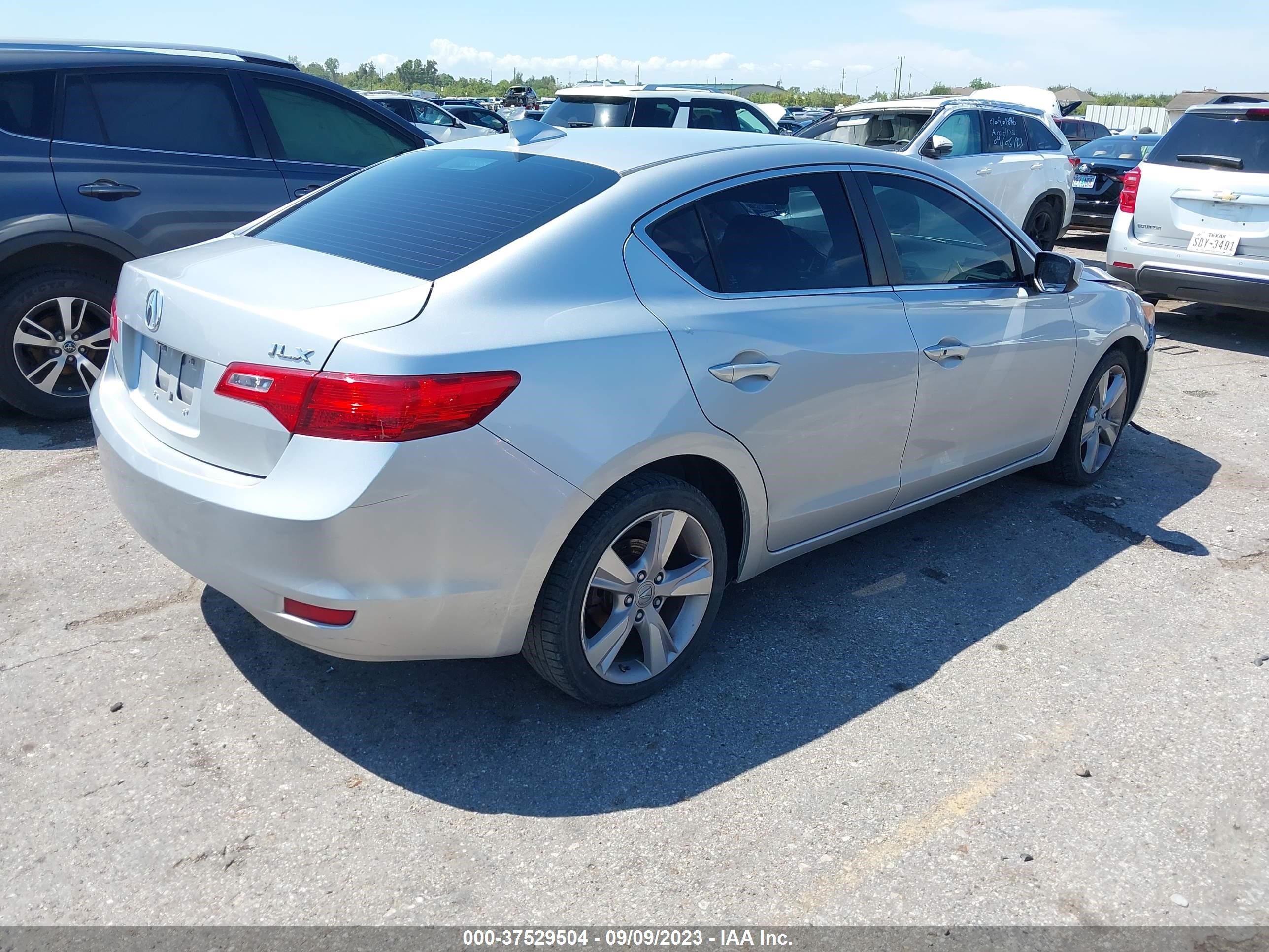 Photo 3 VIN: 19VDE1F72EE008606 - ACURA ILX 