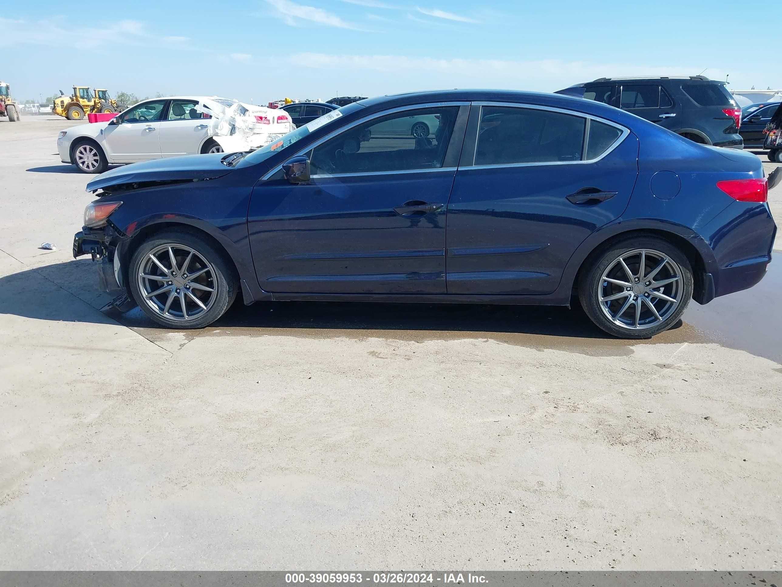 Photo 14 VIN: 19VDE1F73DE008810 - ACURA ILX 