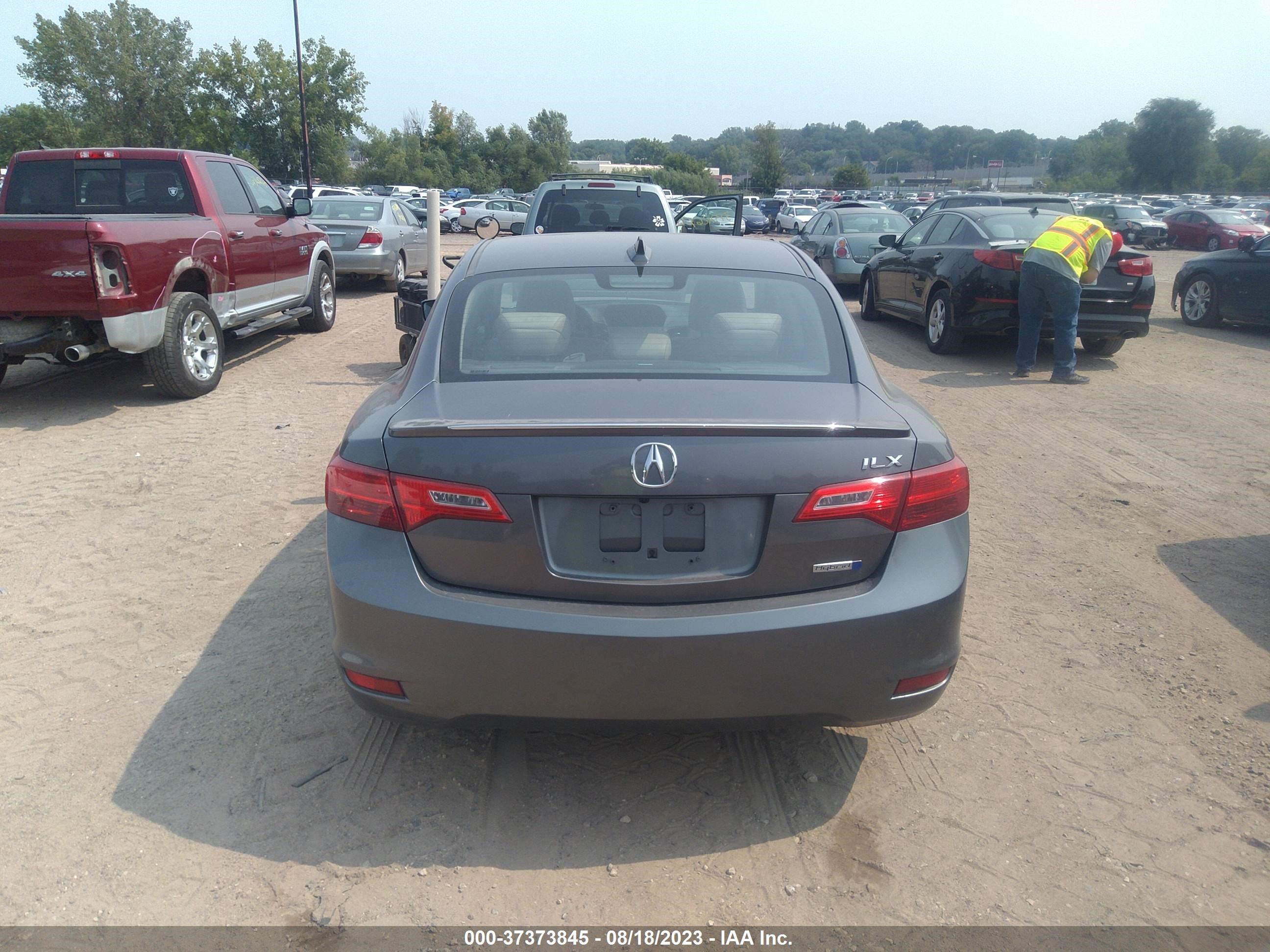 Photo 15 VIN: 19VDE3F74DE300509 - ACURA ILX 