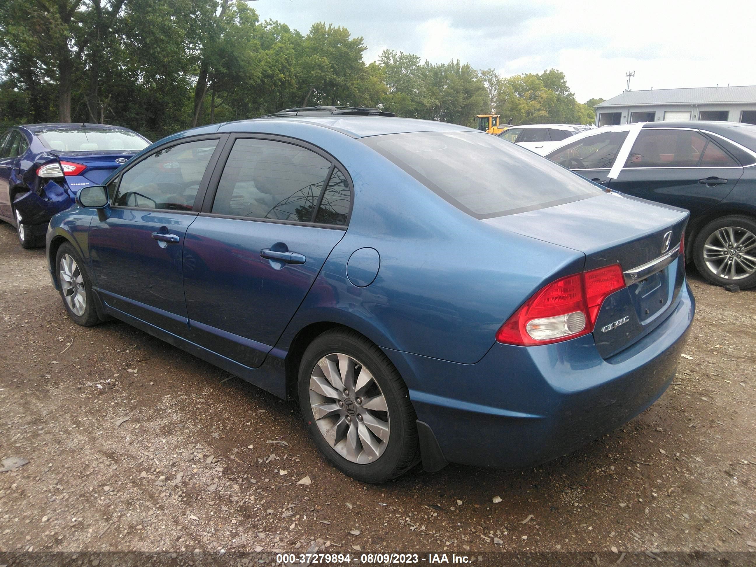 Photo 2 VIN: 19XFA16829E018109 - HONDA CIVIC 