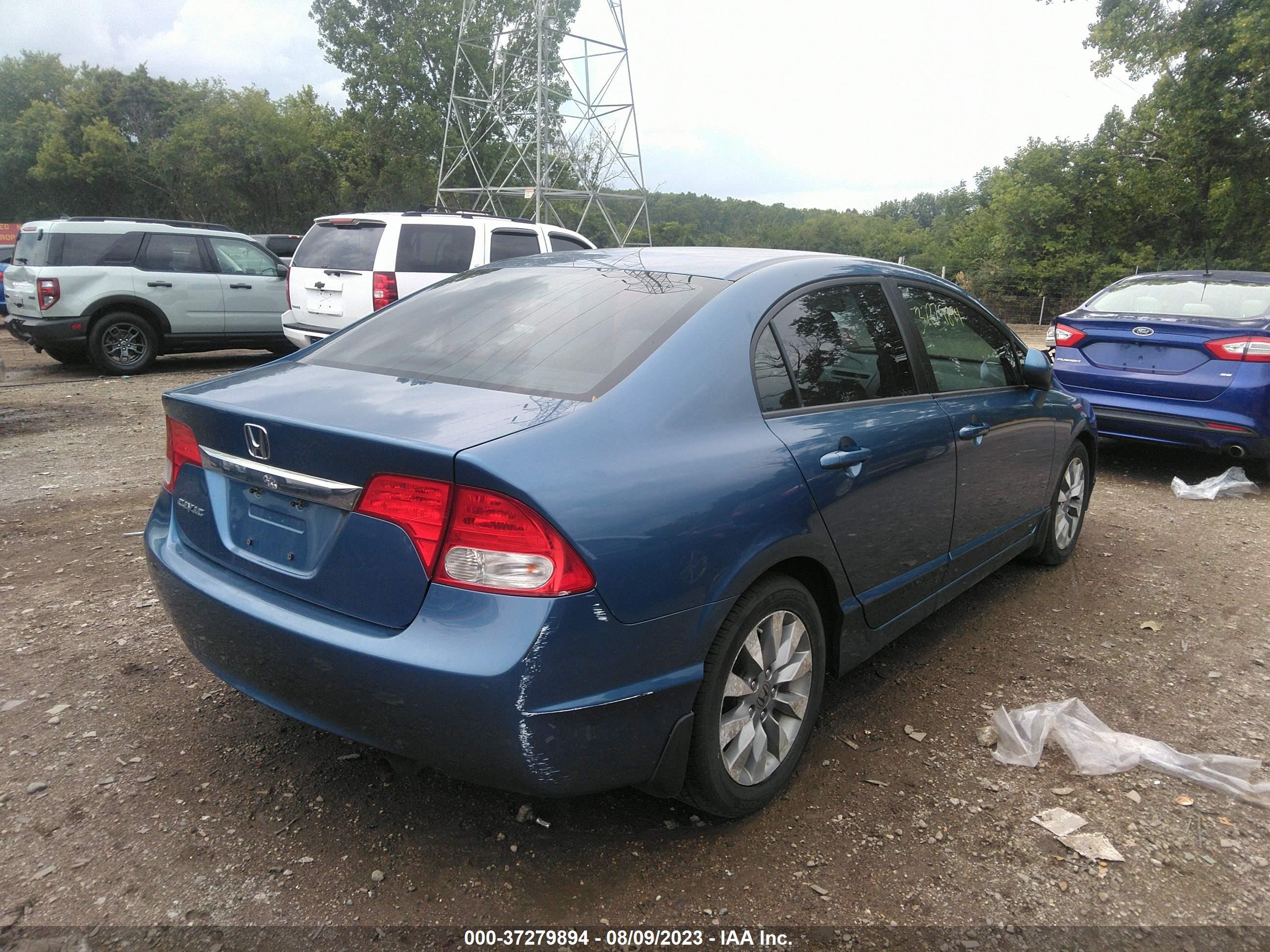 Photo 3 VIN: 19XFA16829E018109 - HONDA CIVIC 