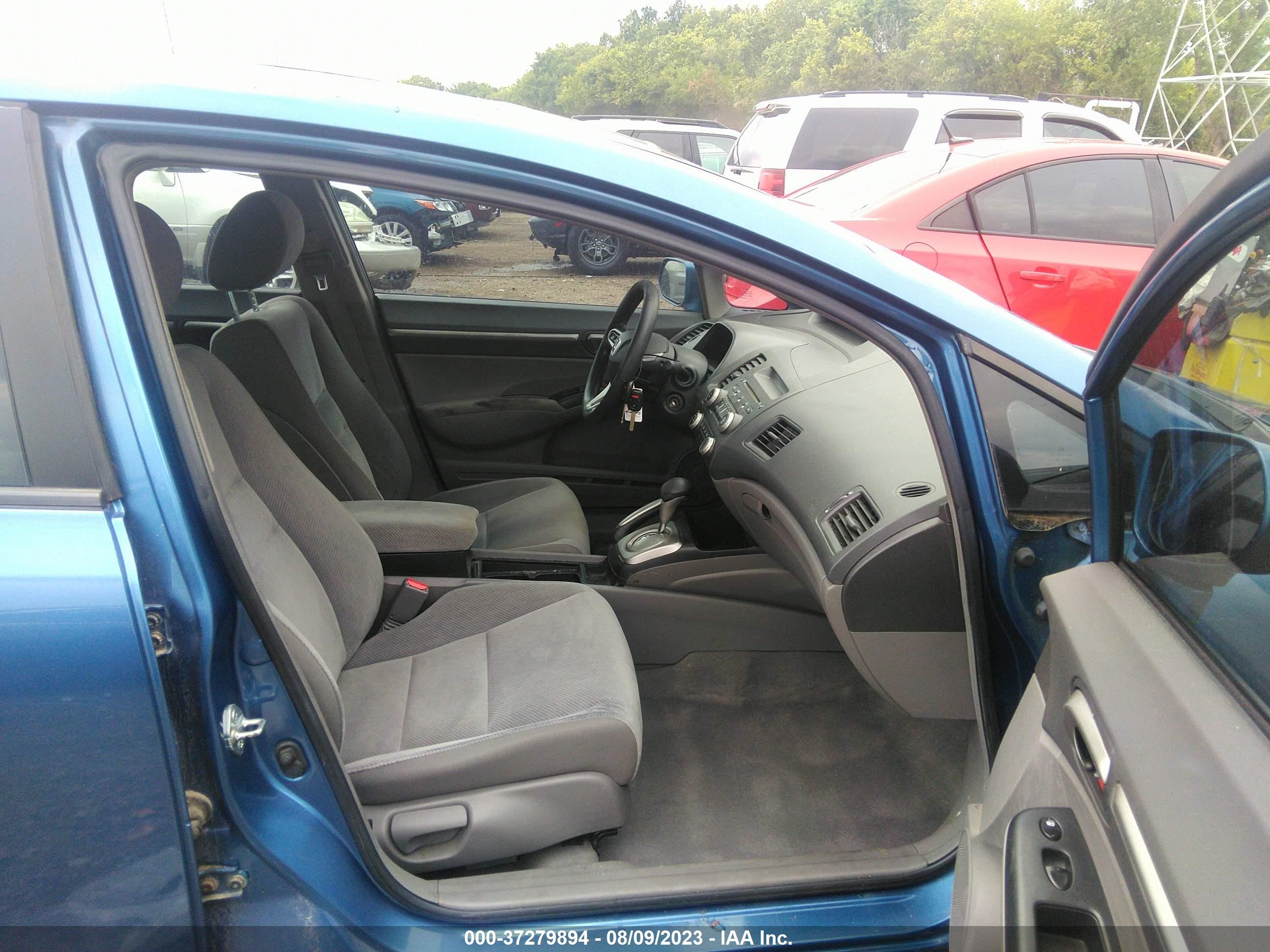 Photo 4 VIN: 19XFA16829E018109 - HONDA CIVIC 