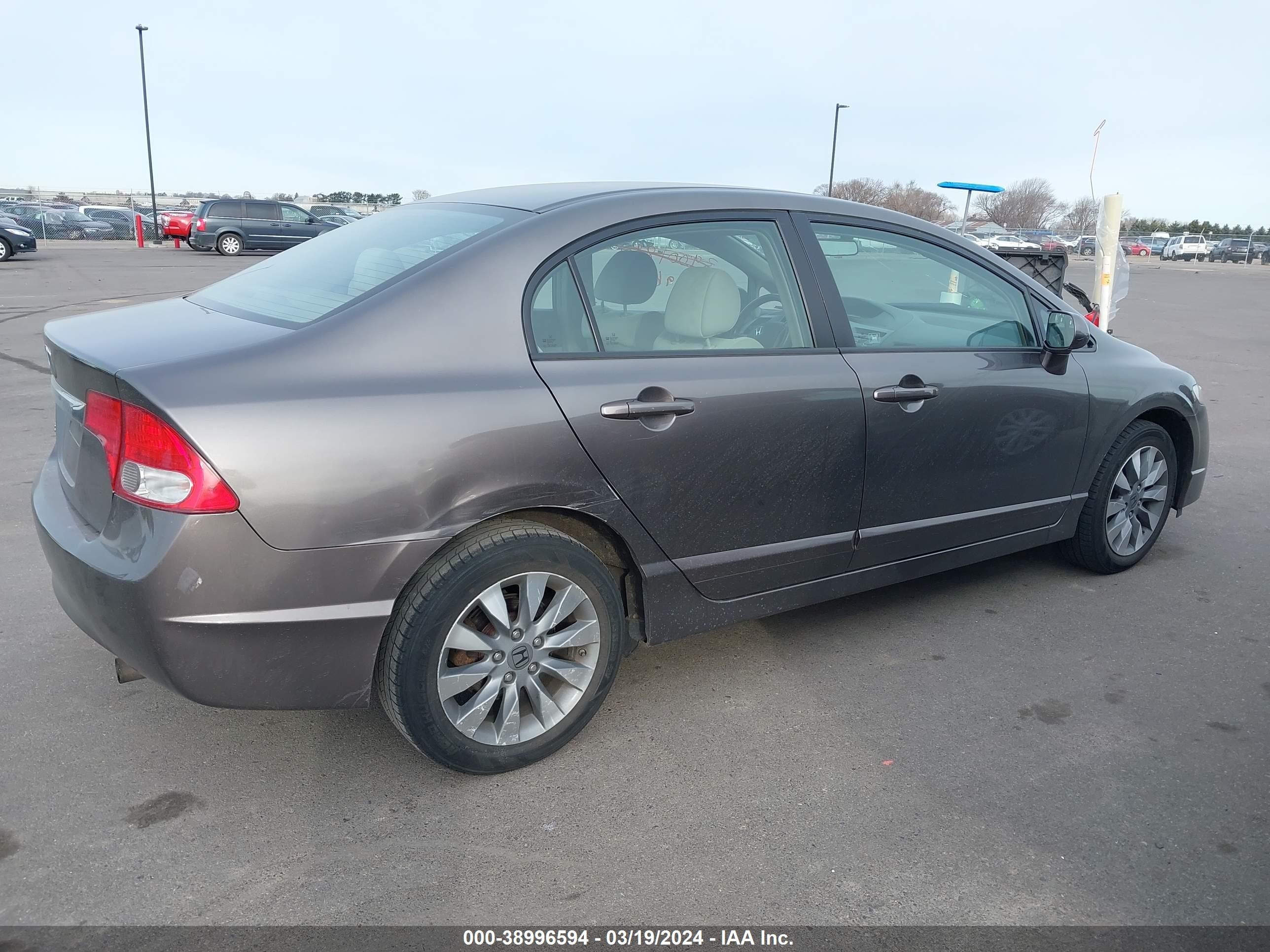 Photo 3 VIN: 19XFA16889E024318 - HONDA CIVIC 