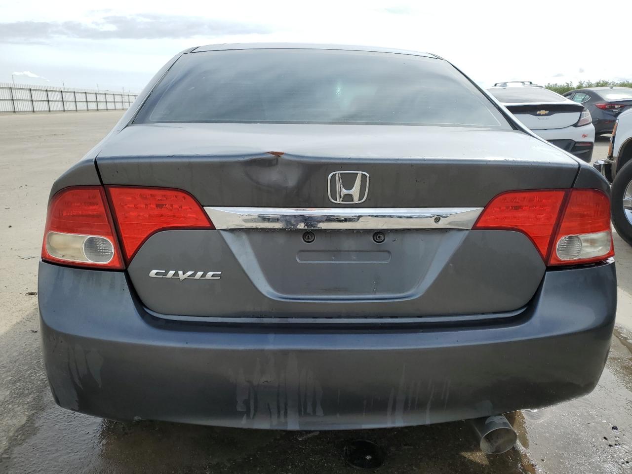 Photo 5 VIN: 19XFA1F31AE056388 - HONDA CIVIC 