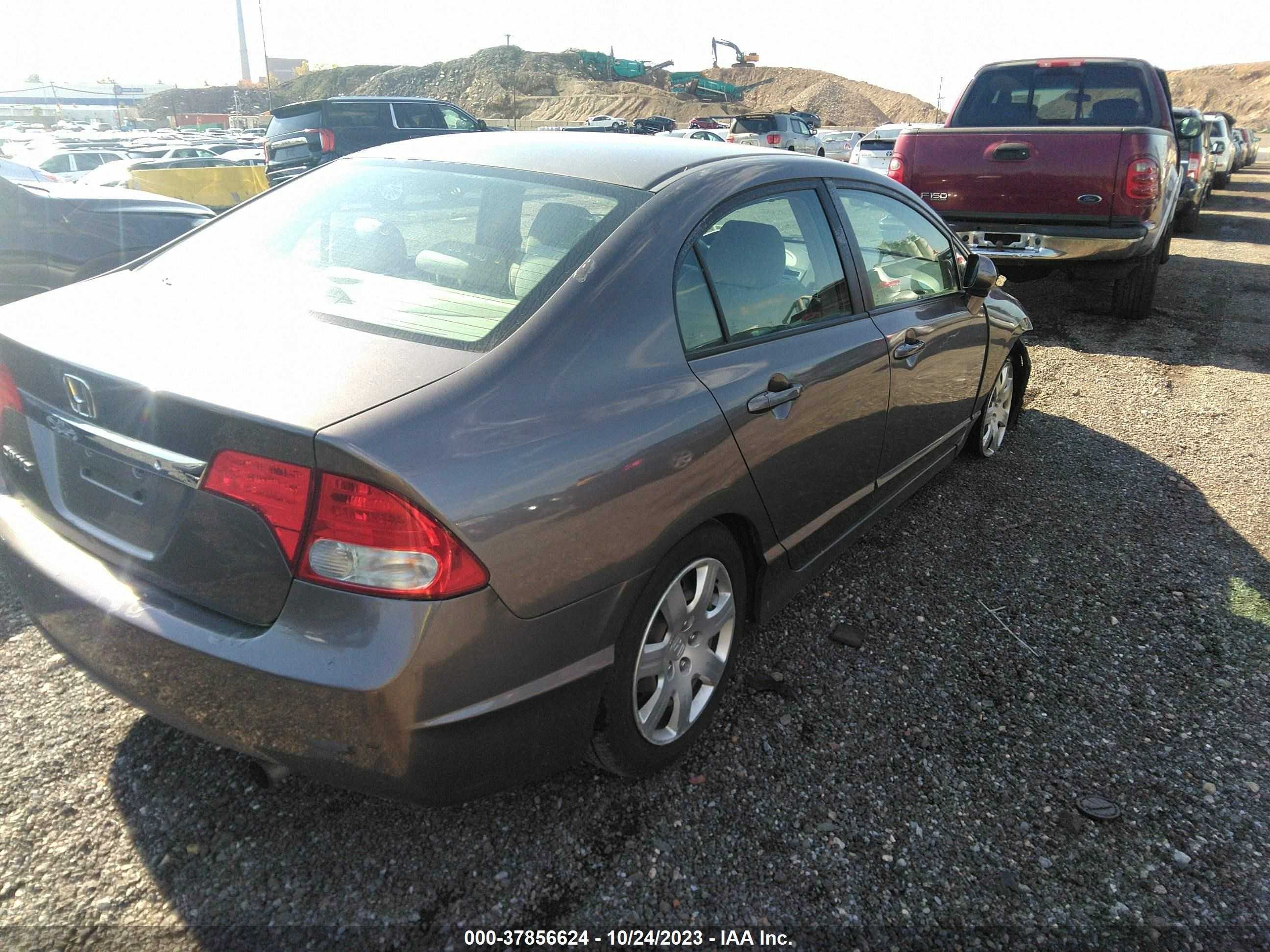 Photo 3 VIN: 19XFA1F50AE040345 - HONDA CIVIC 