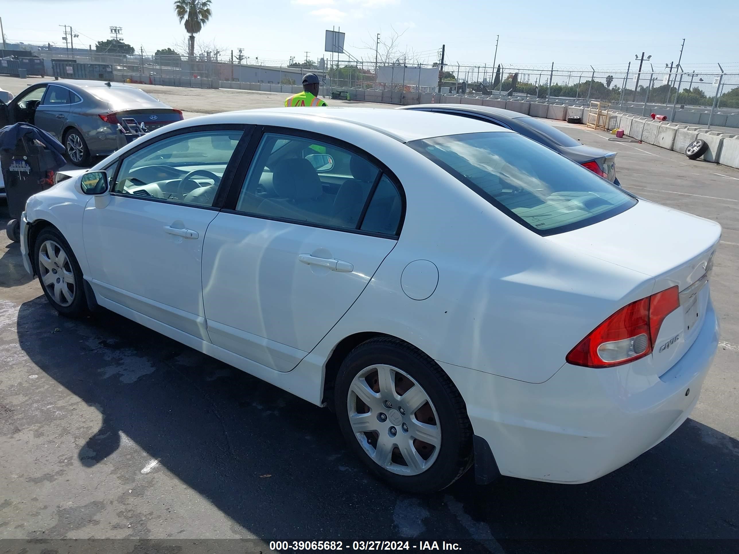 Photo 2 VIN: 19XFA1F51AE030746 - HONDA CIVIC 