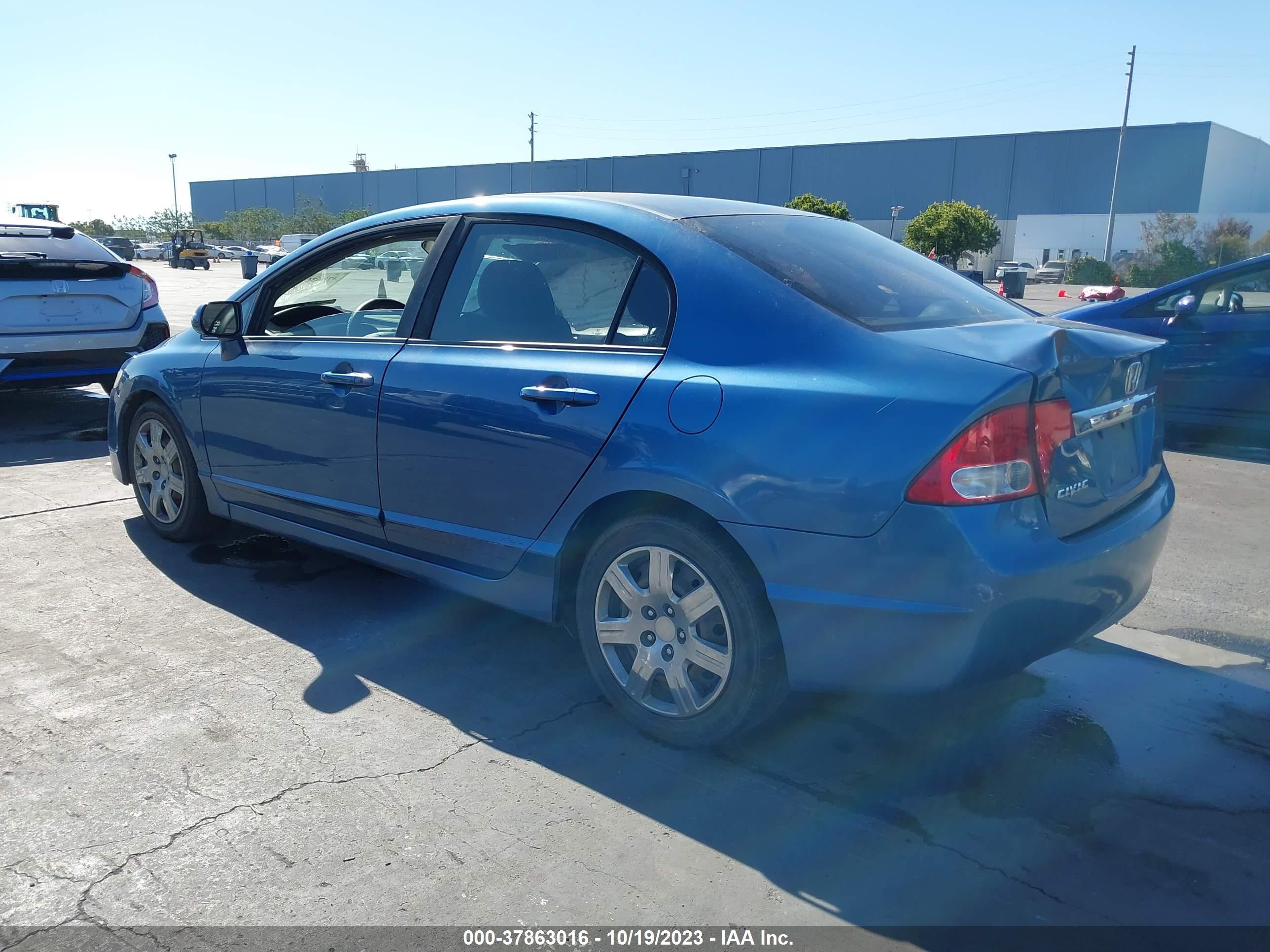 Photo 2 VIN: 19XFA1F59AE013273 - HONDA CIVIC 