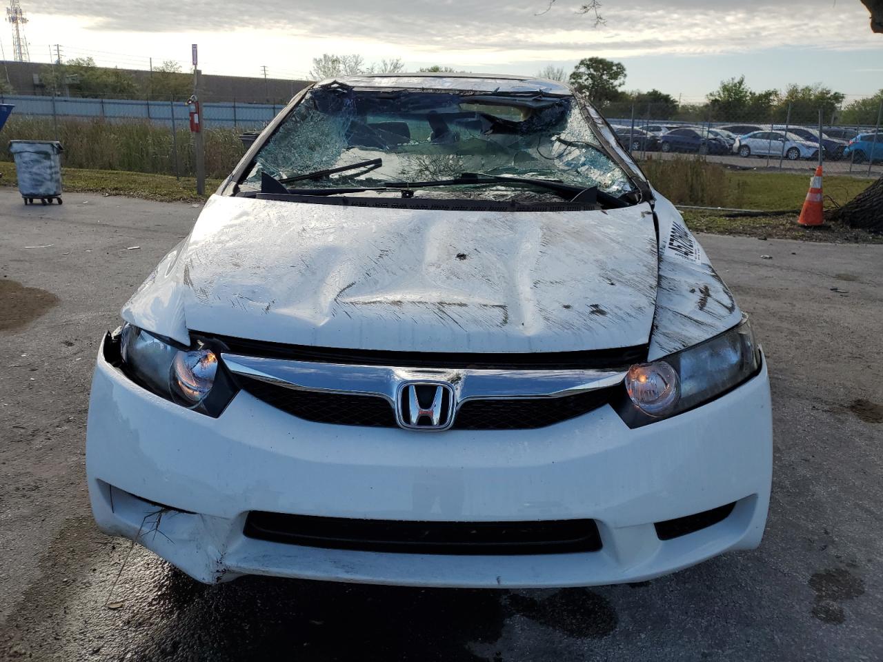 Photo 4 VIN: 19XFA1F84AE009562 - HONDA CIVIC 