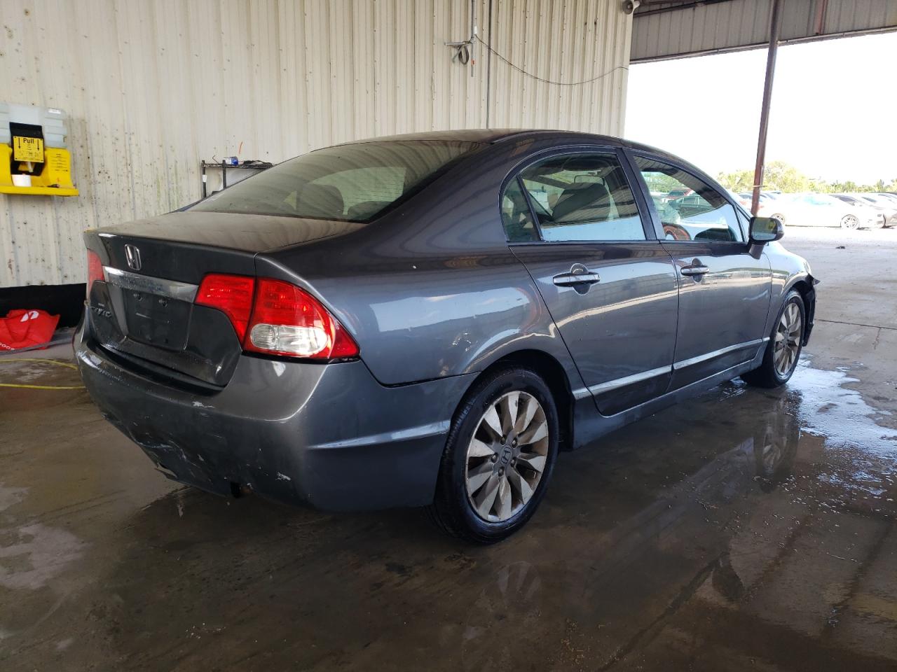 Photo 2 VIN: 19XFA1F86AE038058 - HONDA CIVIC 