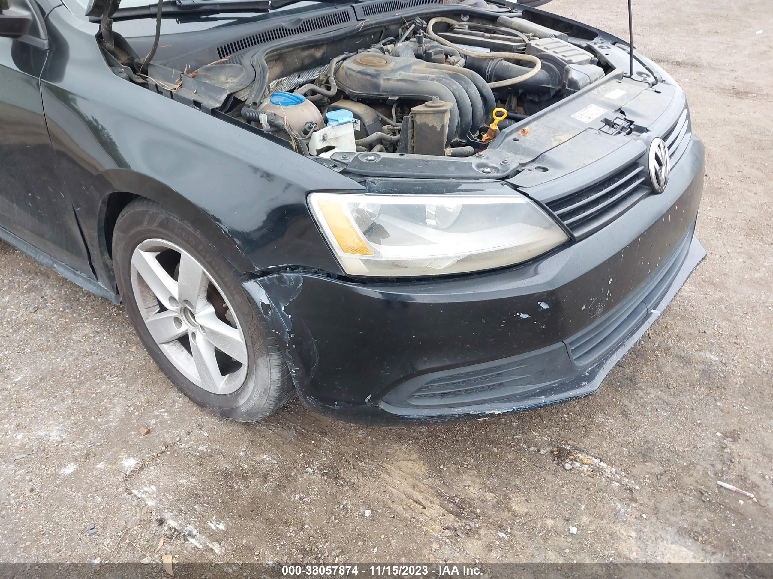 Photo 5 VIN: 19XFA1F90AE066236 - VOLKSWAGEN JETTA 