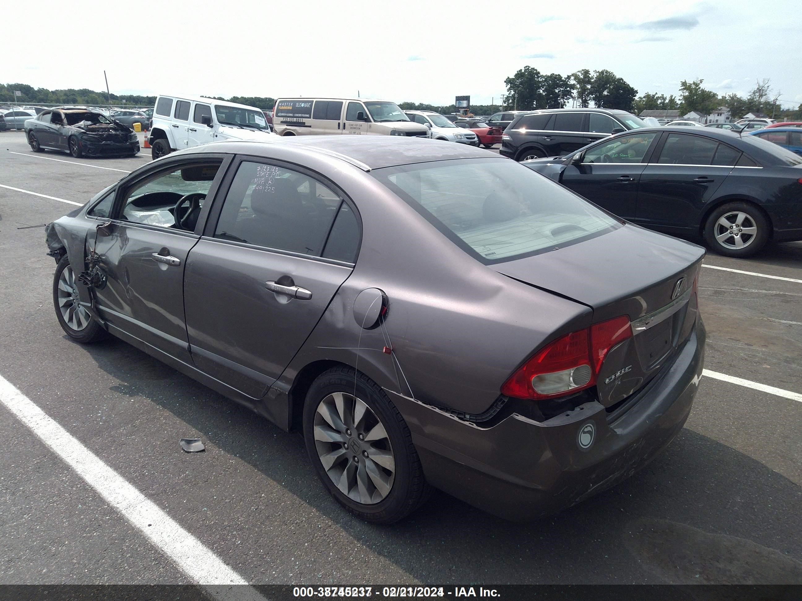 Photo 3 VIN: 19XFA1F93AE033554 - HONDA CIVIC 