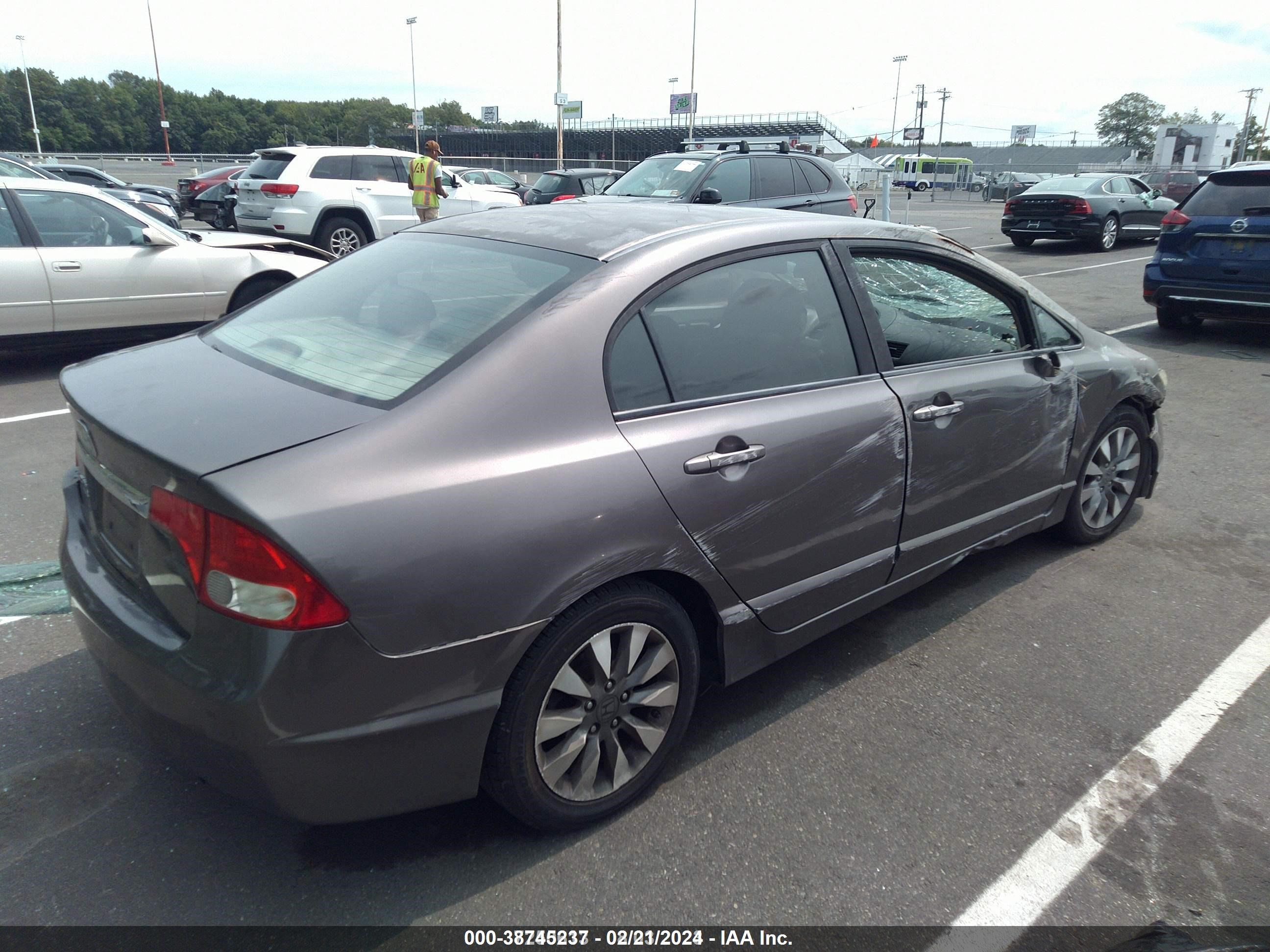 Photo 4 VIN: 19XFA1F93AE033554 - HONDA CIVIC 