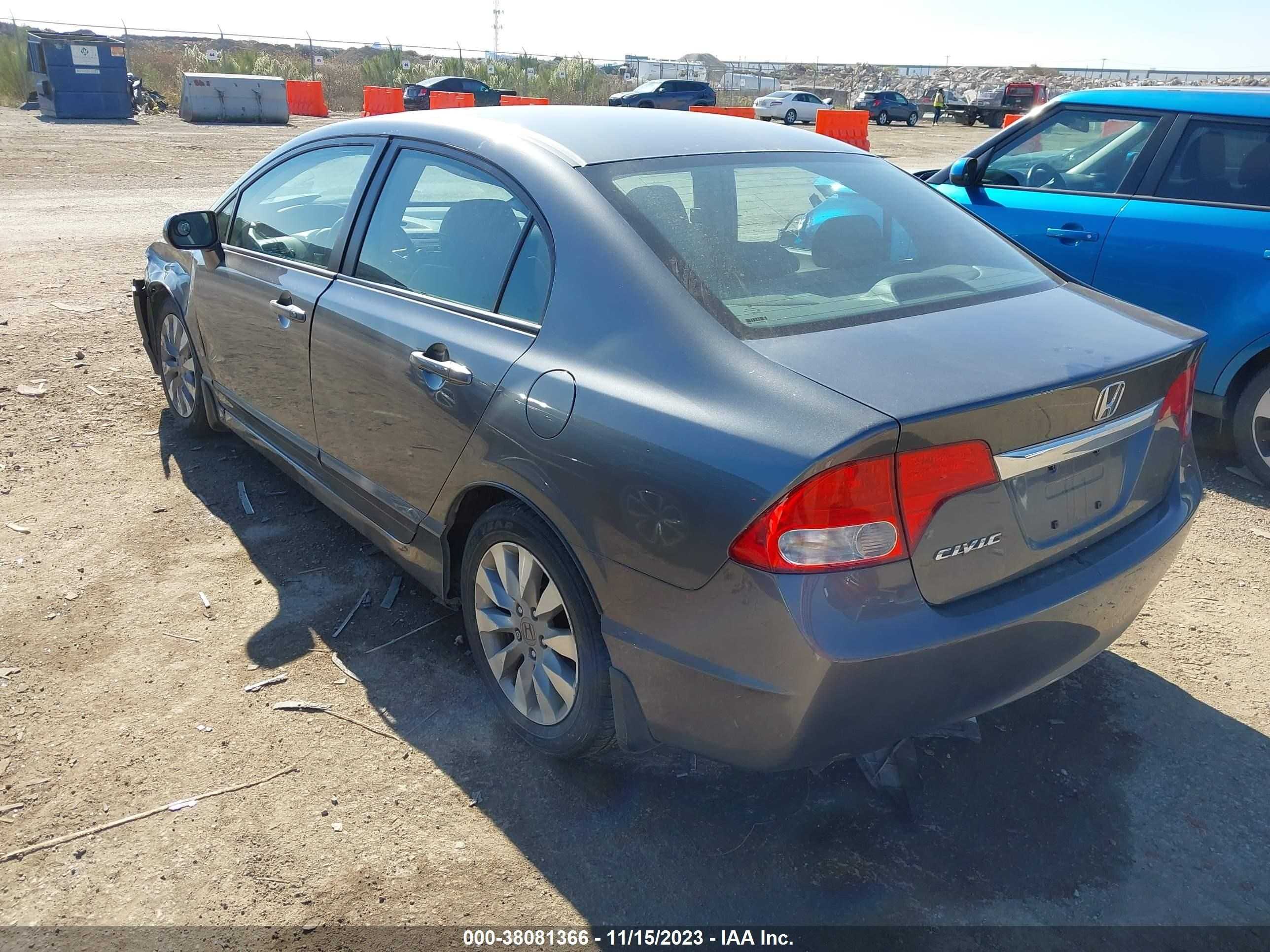 Photo 2 VIN: 19XFA1F94AE000319 - HONDA CIVIC 