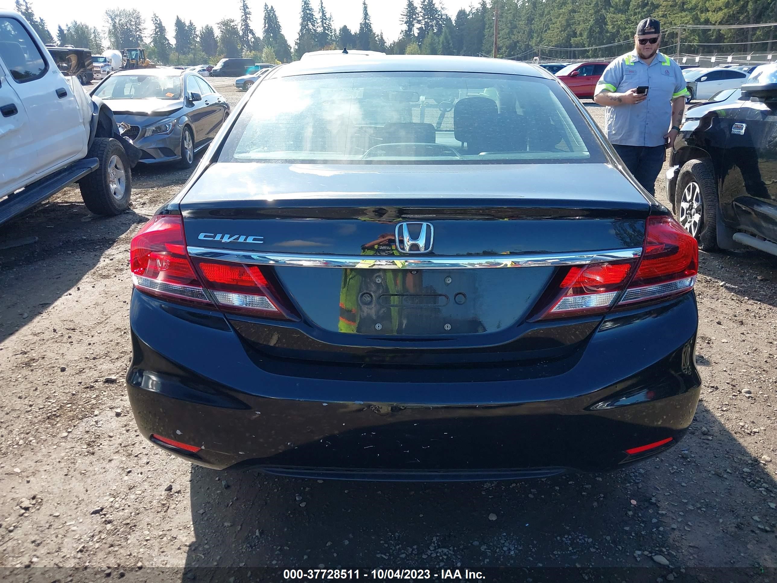 Photo 15 VIN: 19XFB2E5XEE025104 - HONDA CIVIC 