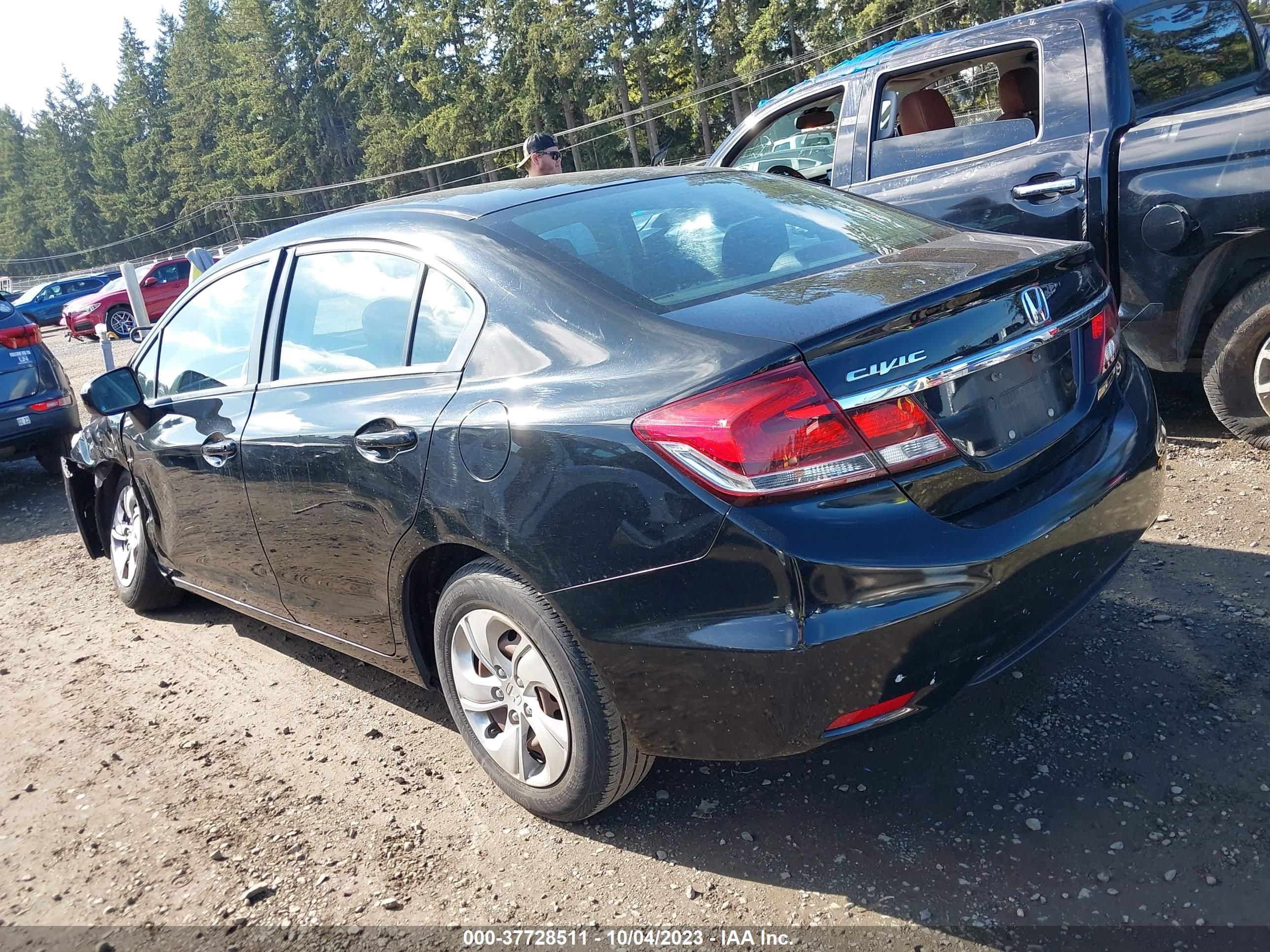 Photo 2 VIN: 19XFB2E5XEE025104 - HONDA CIVIC 