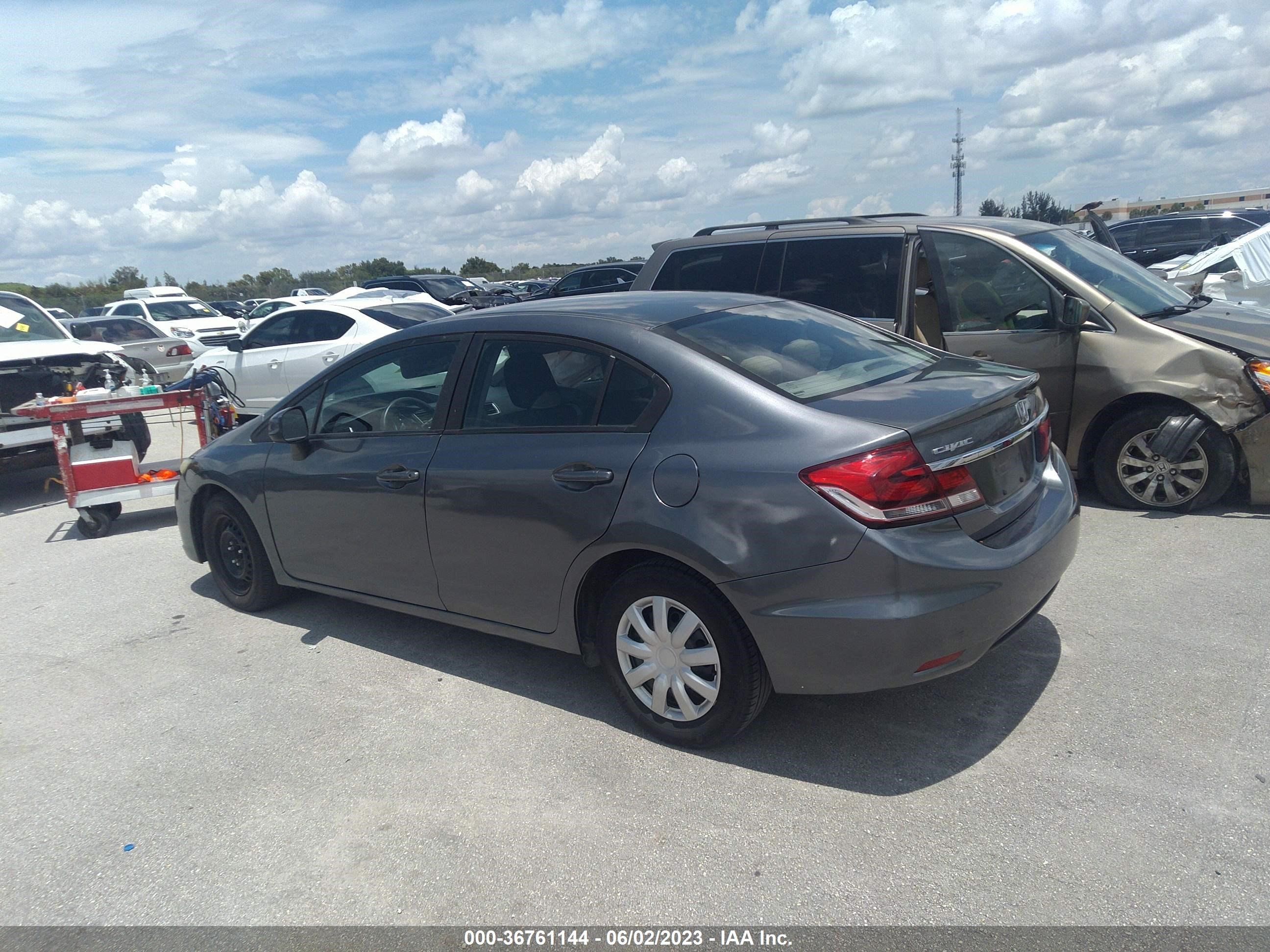 Photo 2 VIN: 19XFB2F51DE067531 - HONDA CIVIC 