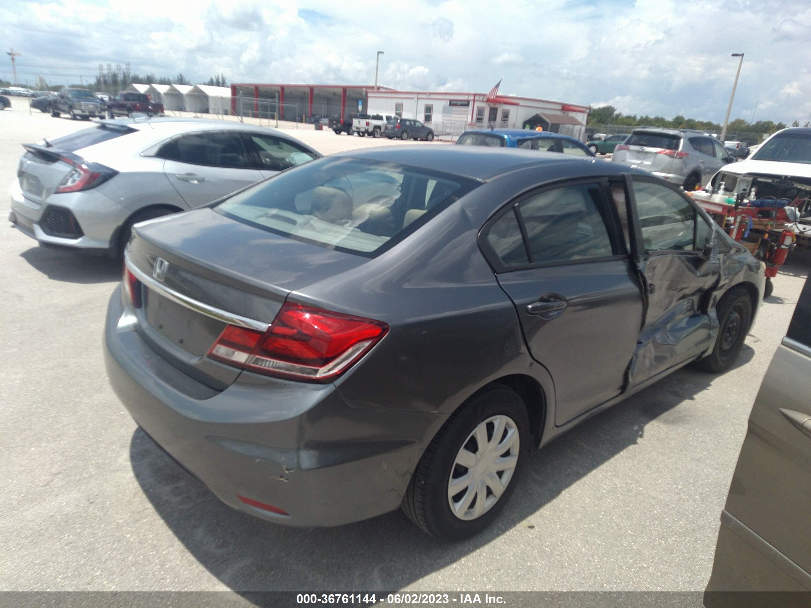 Photo 3 VIN: 19XFB2F51DE067531 - HONDA CIVIC 