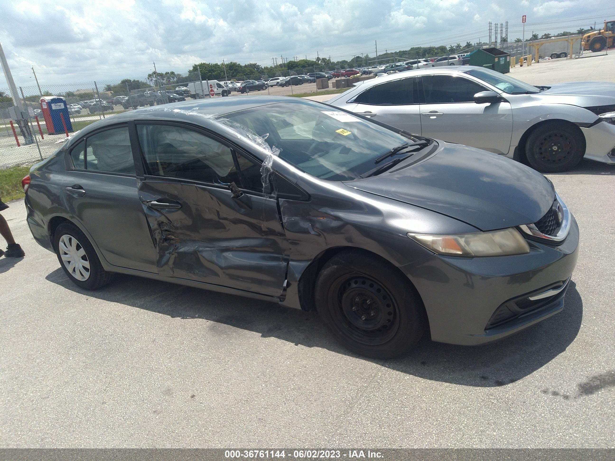 Photo 5 VIN: 19XFB2F51DE067531 - HONDA CIVIC 