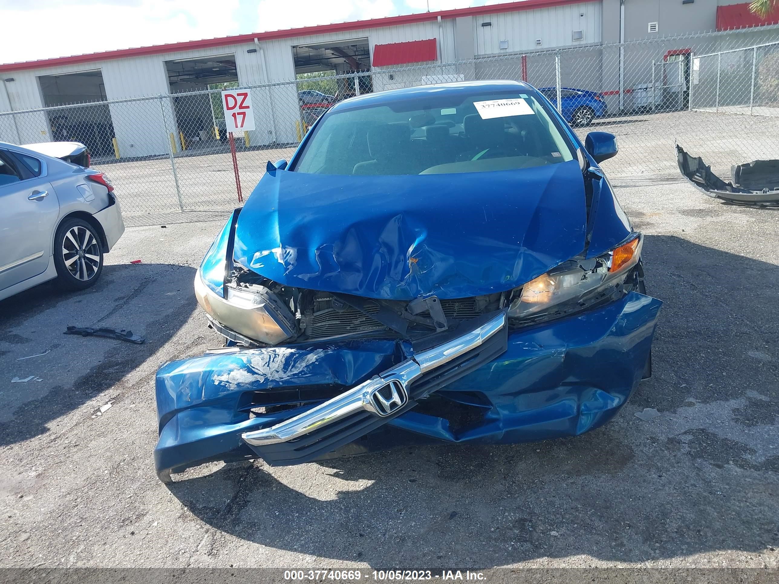 Photo 11 VIN: 19XFB2F52CE018353 - HONDA CIVIC 