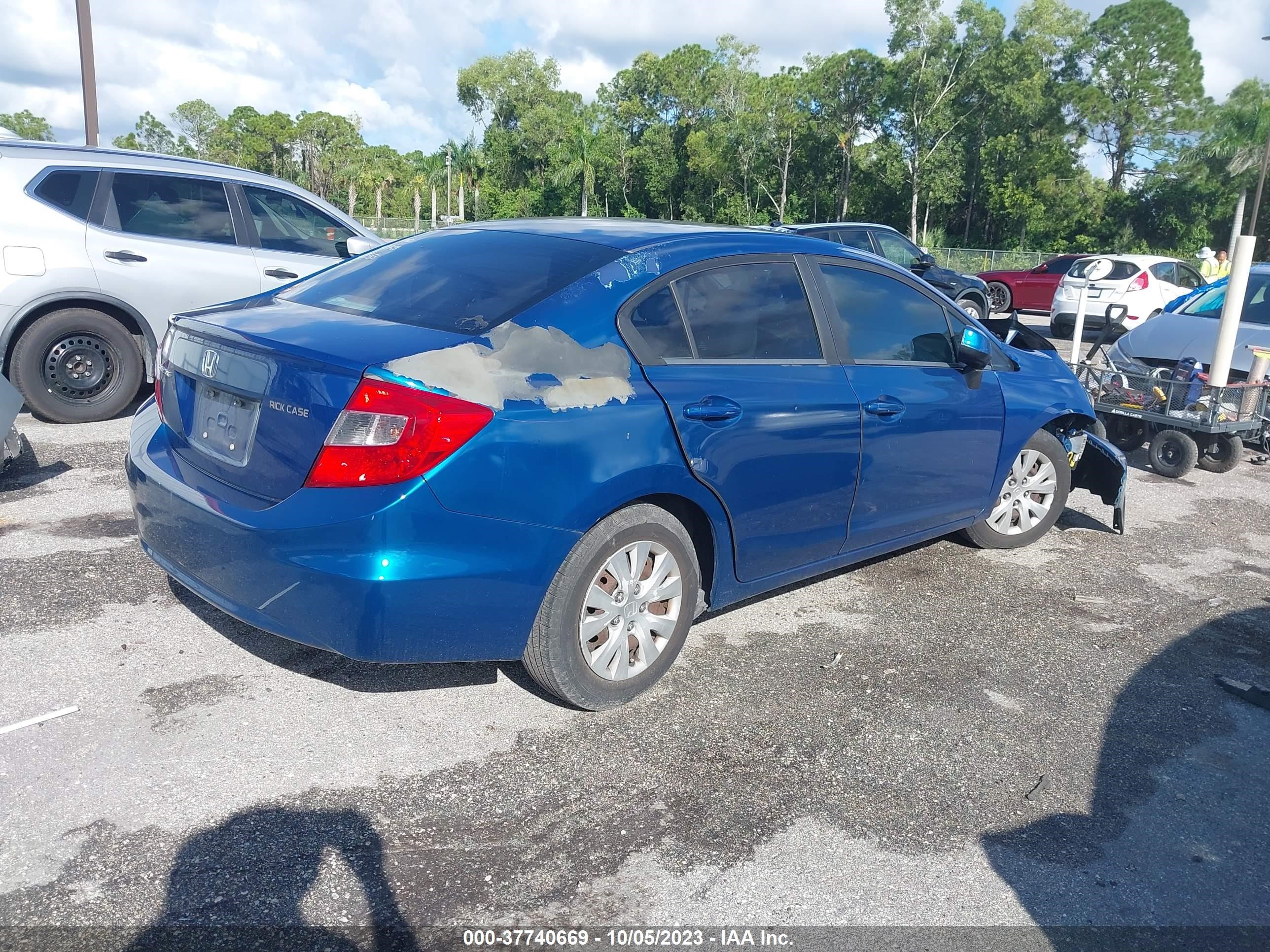 Photo 3 VIN: 19XFB2F52CE018353 - HONDA CIVIC 