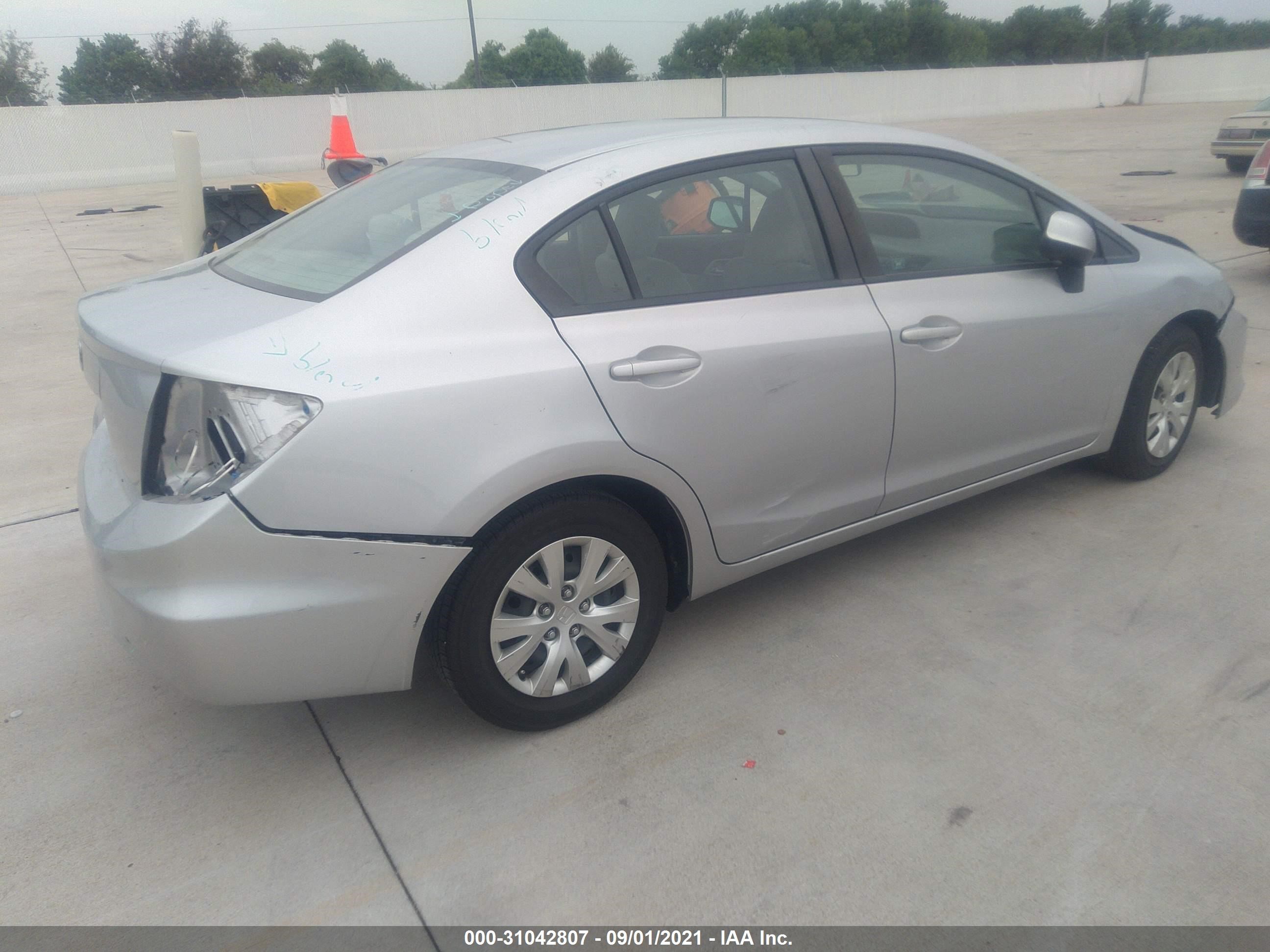 Photo 3 VIN: 19XFB2F52CE073756 - HONDA CIVIC 