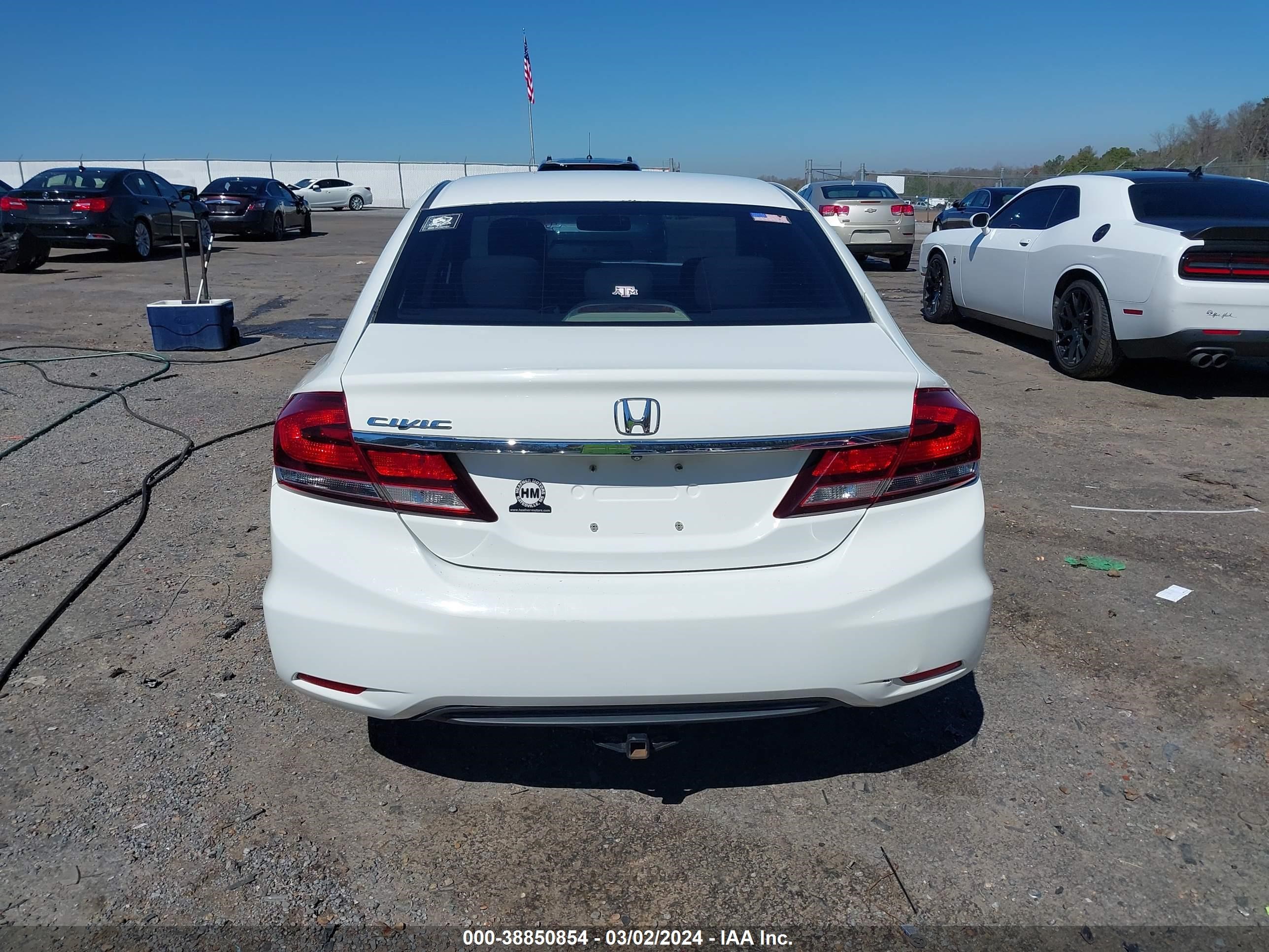 Photo 15 VIN: 19XFB2F52DE092597 - HONDA CIVIC 