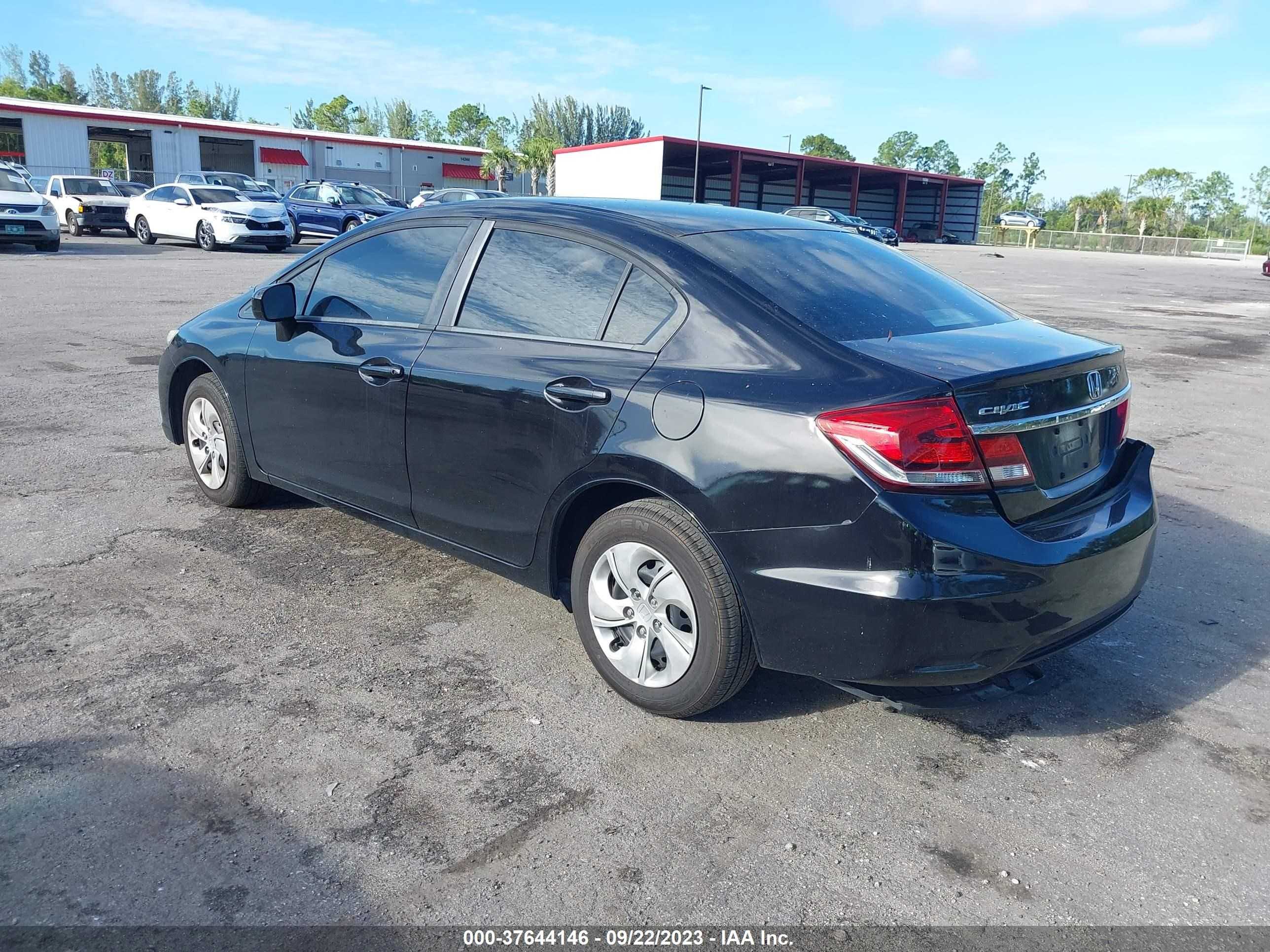 Photo 2 VIN: 19XFB2F52EE016069 - HONDA CIVIC 