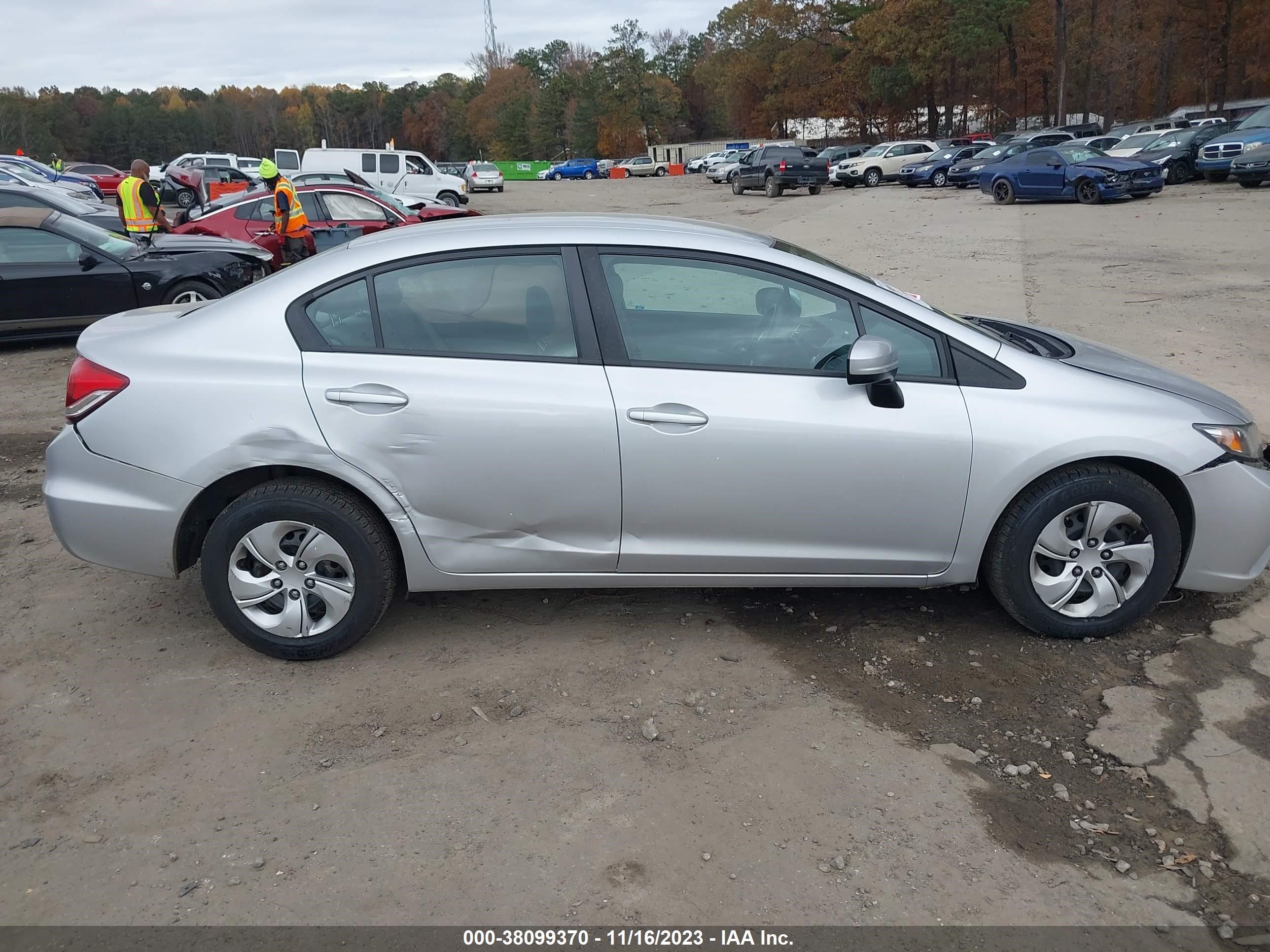 Photo 12 VIN: 19XFB2F53FE275557 - HONDA CIVIC 