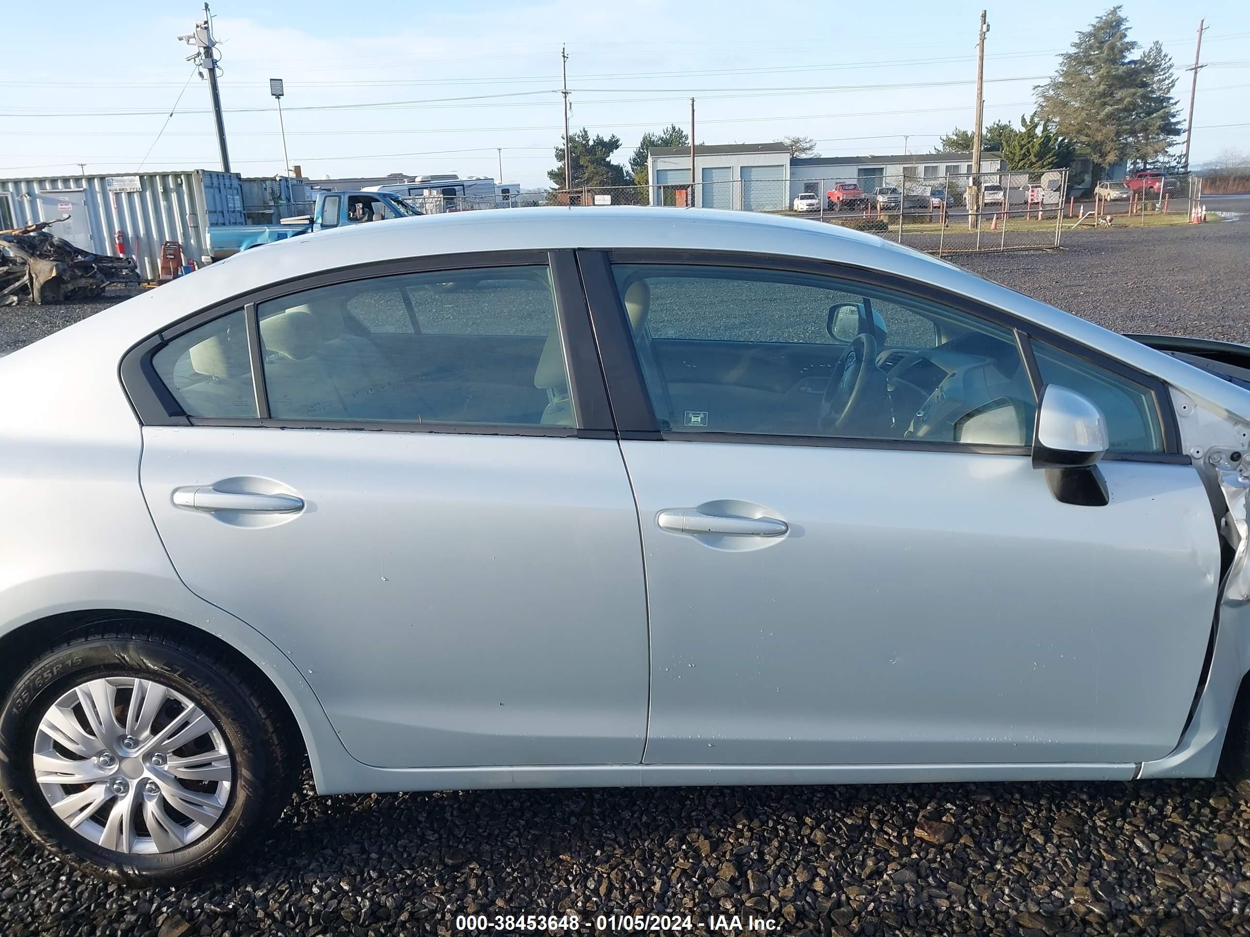 Photo 12 VIN: 19XFB2F55CE330831 - HONDA CIVIC 