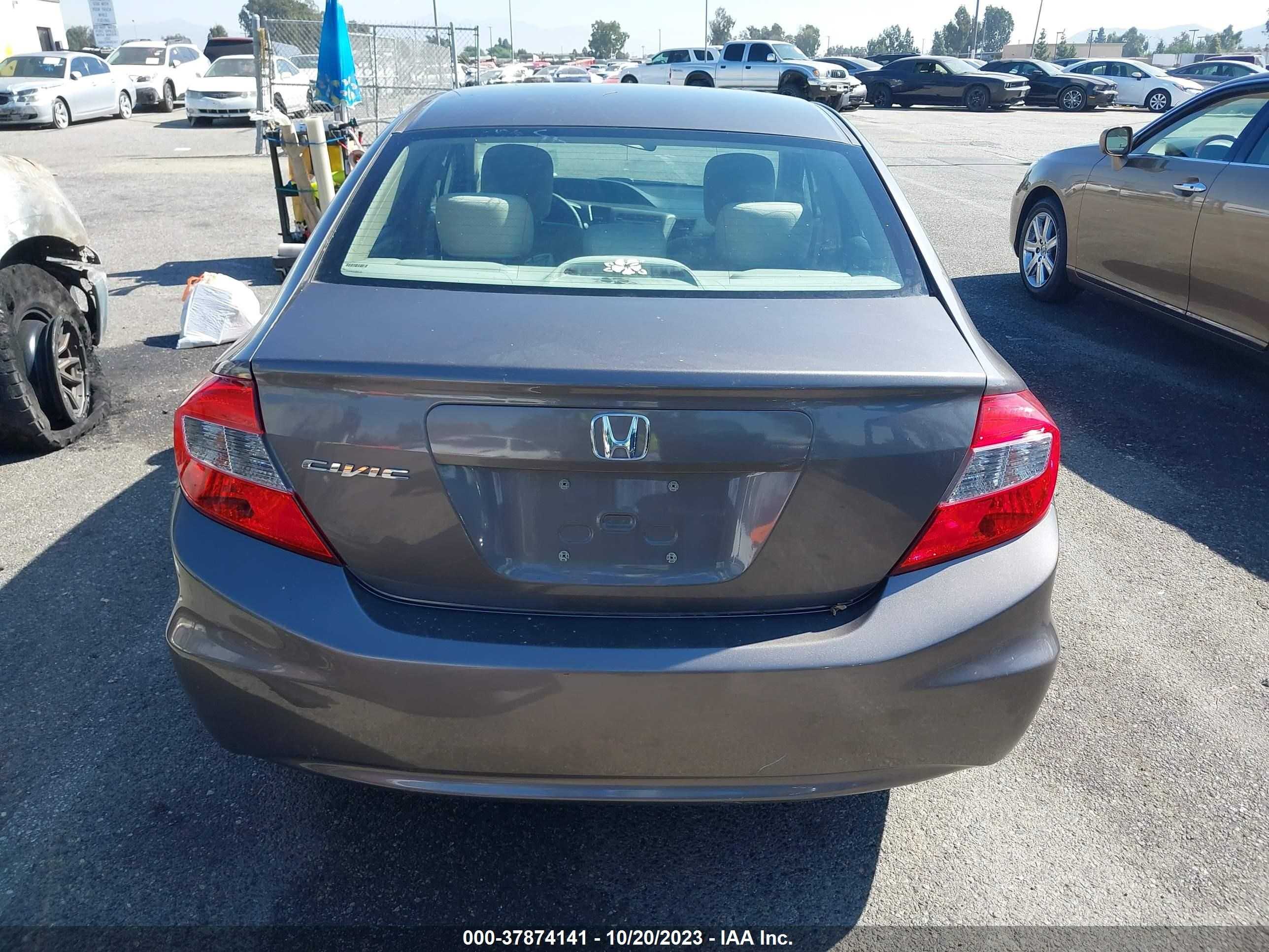 Photo 16 VIN: 19XFB2F55CE381004 - HONDA CIVIC 