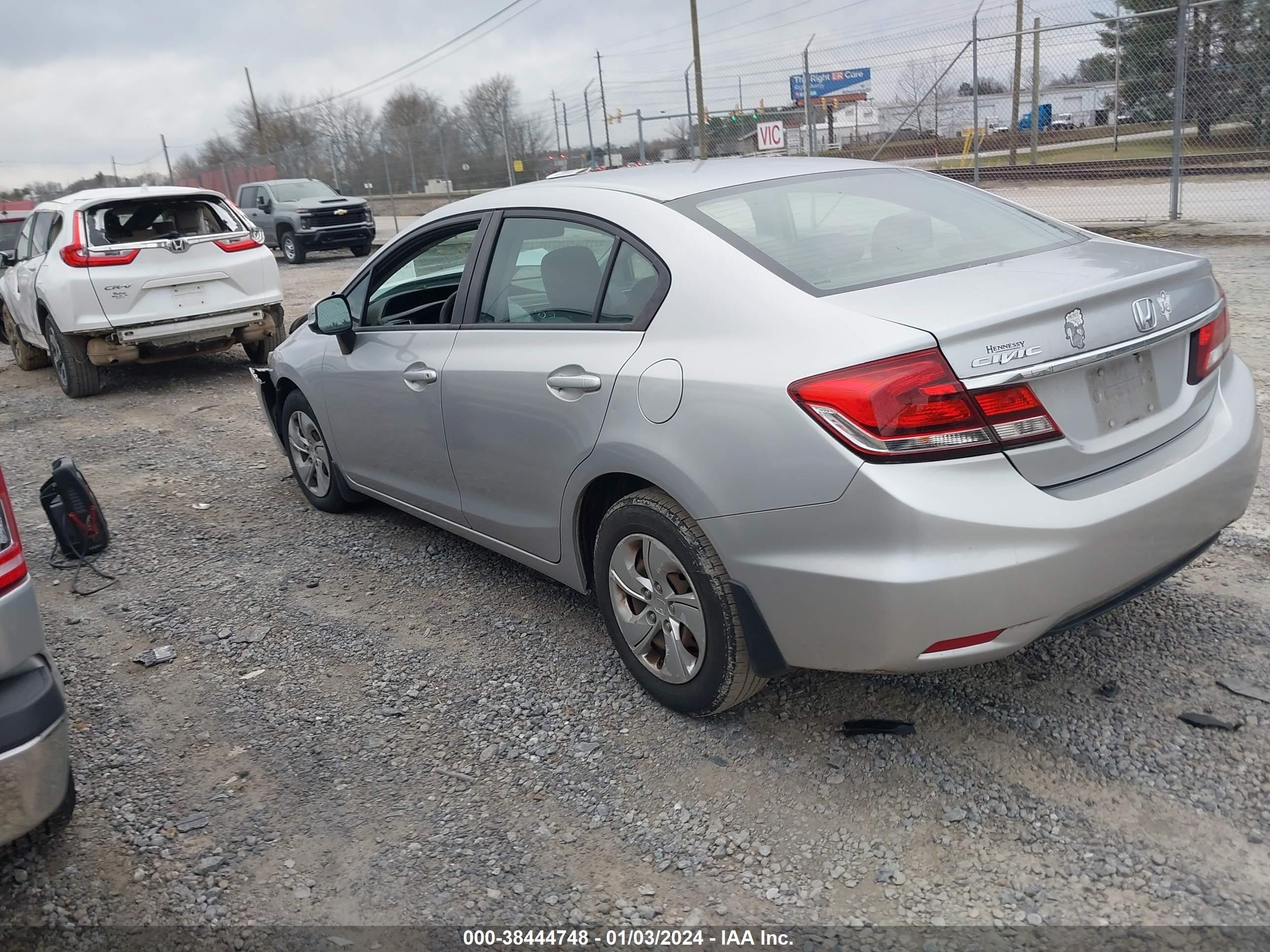 Photo 2 VIN: 19XFB2F55DE006635 - HONDA CIVIC 