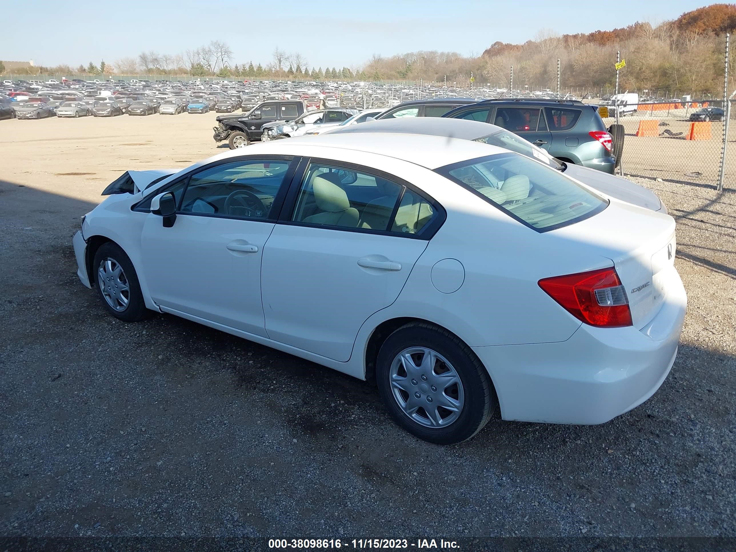 Photo 2 VIN: 19XFB2F56CE304822 - HONDA CIVIC 