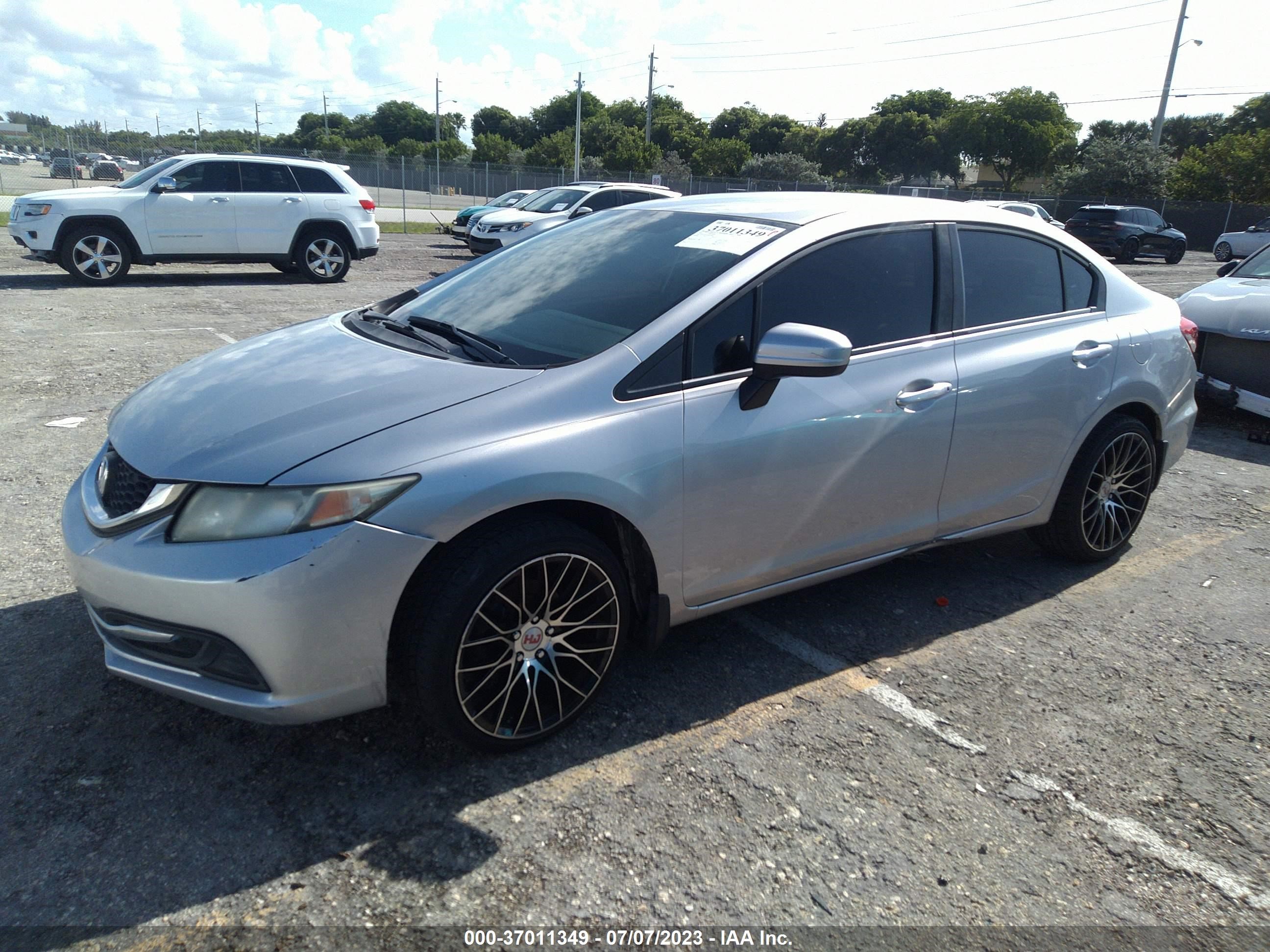 Photo 1 VIN: 19XFB2F56FE034608 - HONDA CIVIC 