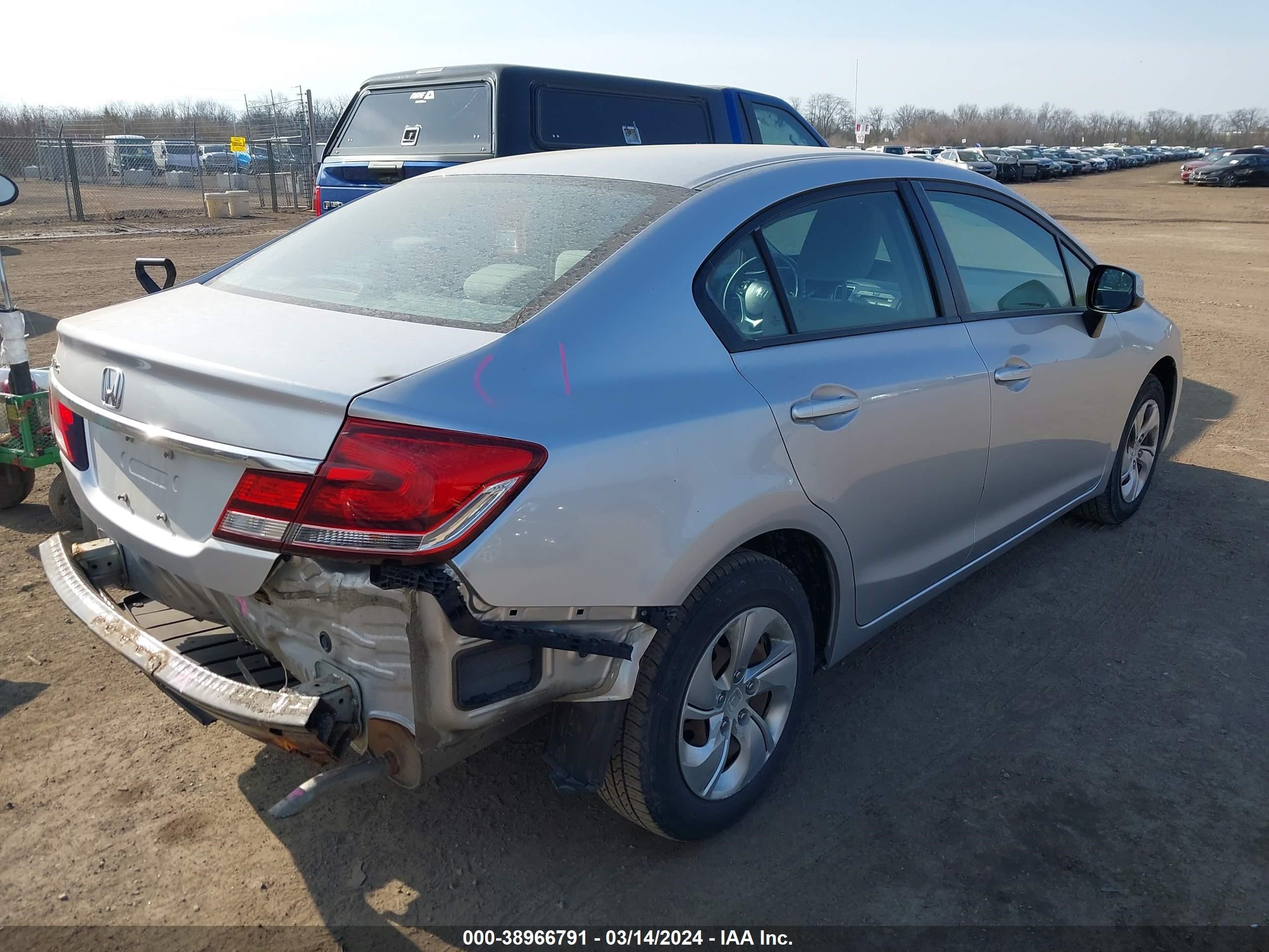 Photo 3 VIN: 19XFB2F57DE080820 - HONDA CIVIC 