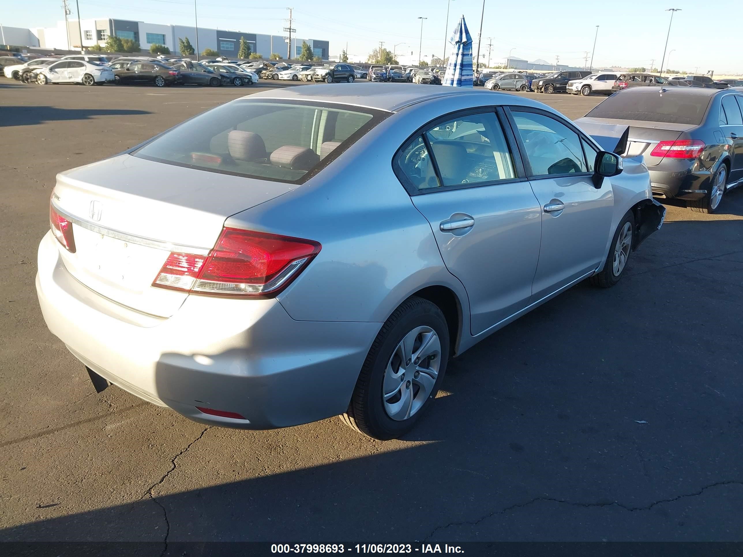 Photo 3 VIN: 19XFB2F57DE279270 - HONDA CIVIC 