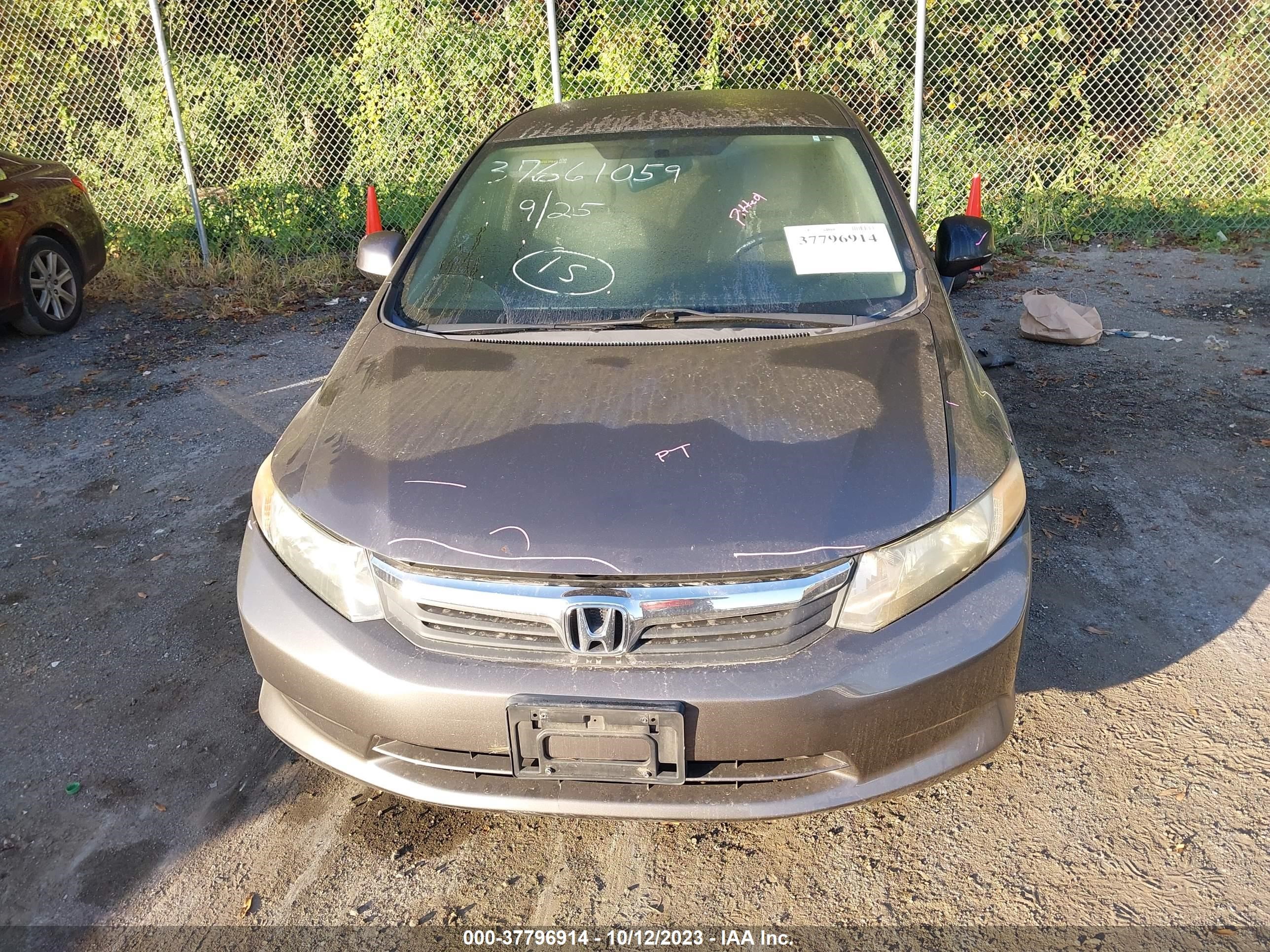 Photo 10 VIN: 19XFB2F5XCE303978 - HONDA CIVIC 