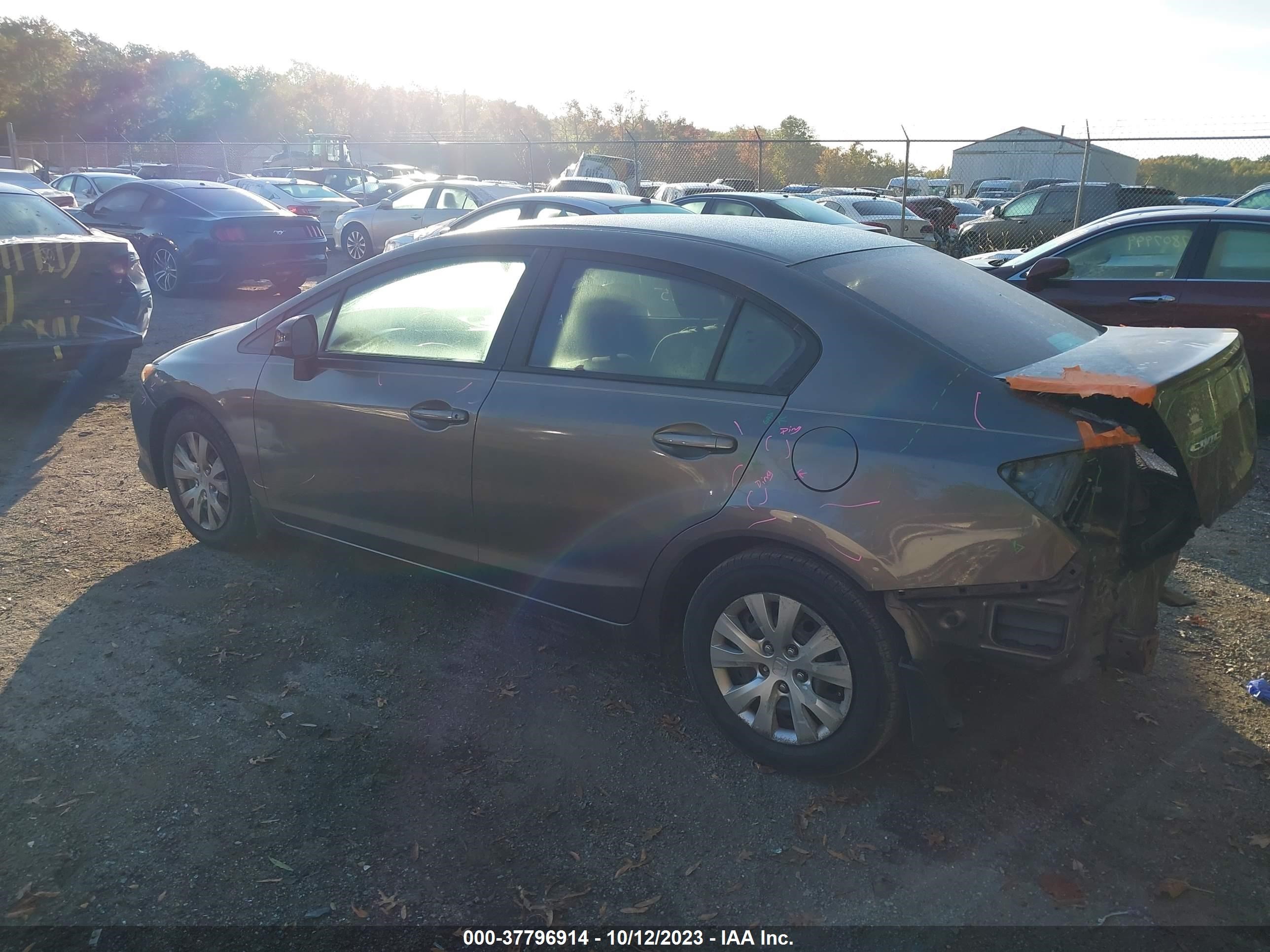 Photo 2 VIN: 19XFB2F5XCE303978 - HONDA CIVIC 