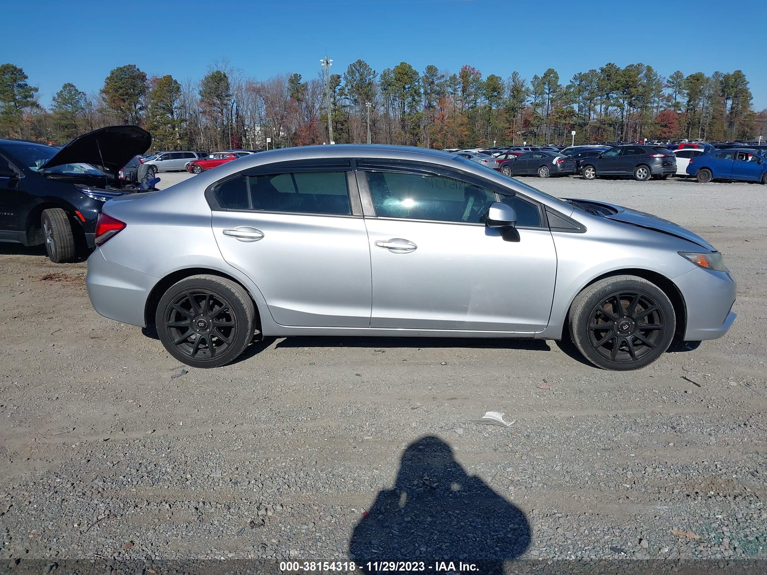 Photo 12 VIN: 19XFB2F5XDE025925 - HONDA CIVIC 