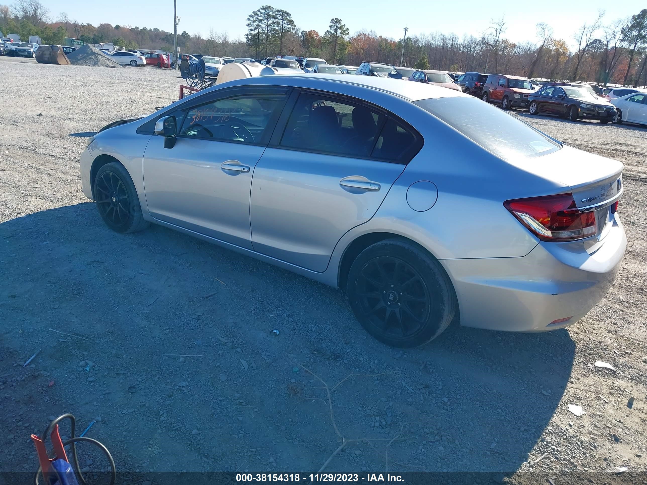 Photo 2 VIN: 19XFB2F5XDE025925 - HONDA CIVIC 