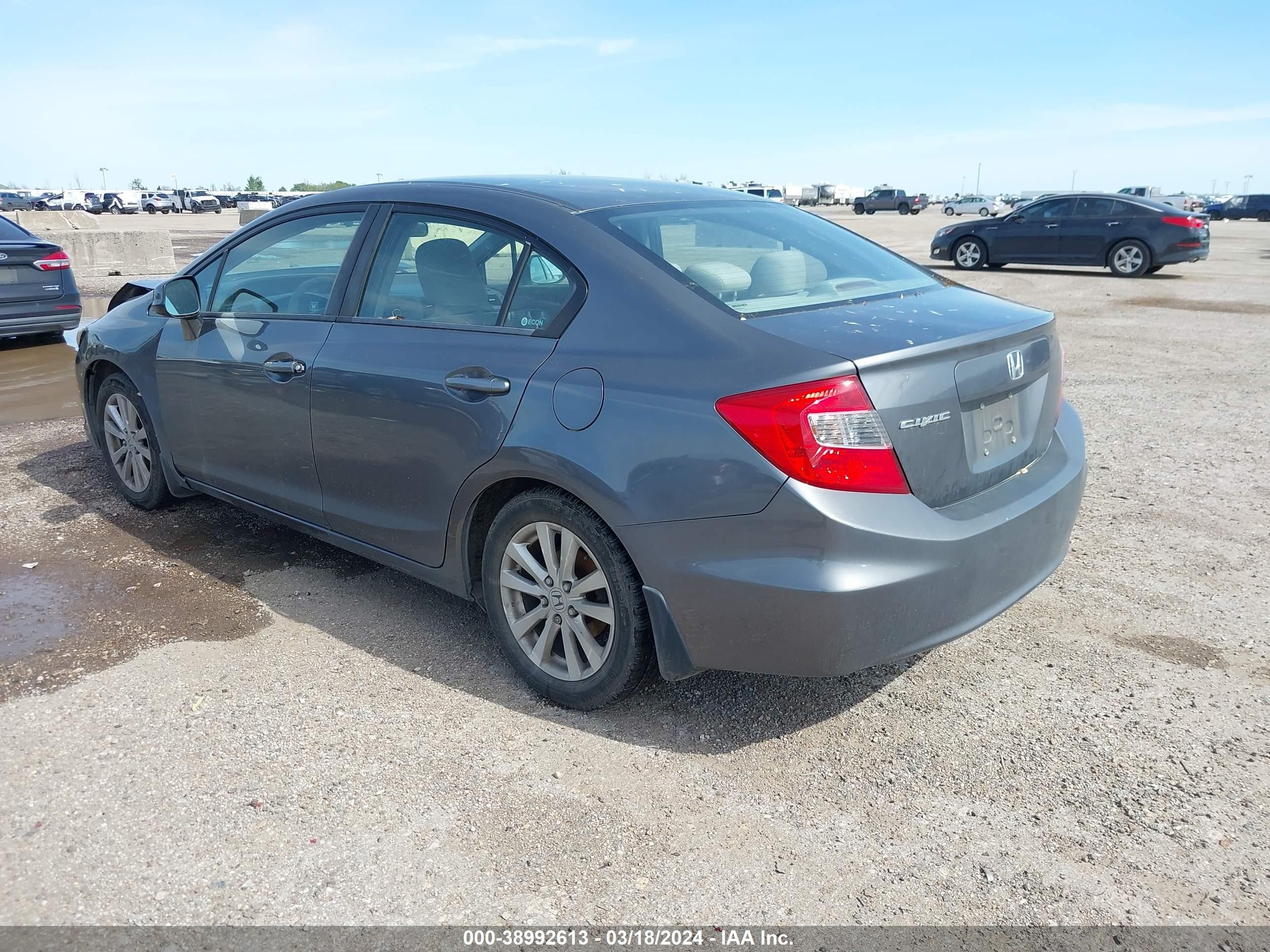 Photo 2 VIN: 19XFB2F80CE052401 - HONDA CIVIC 