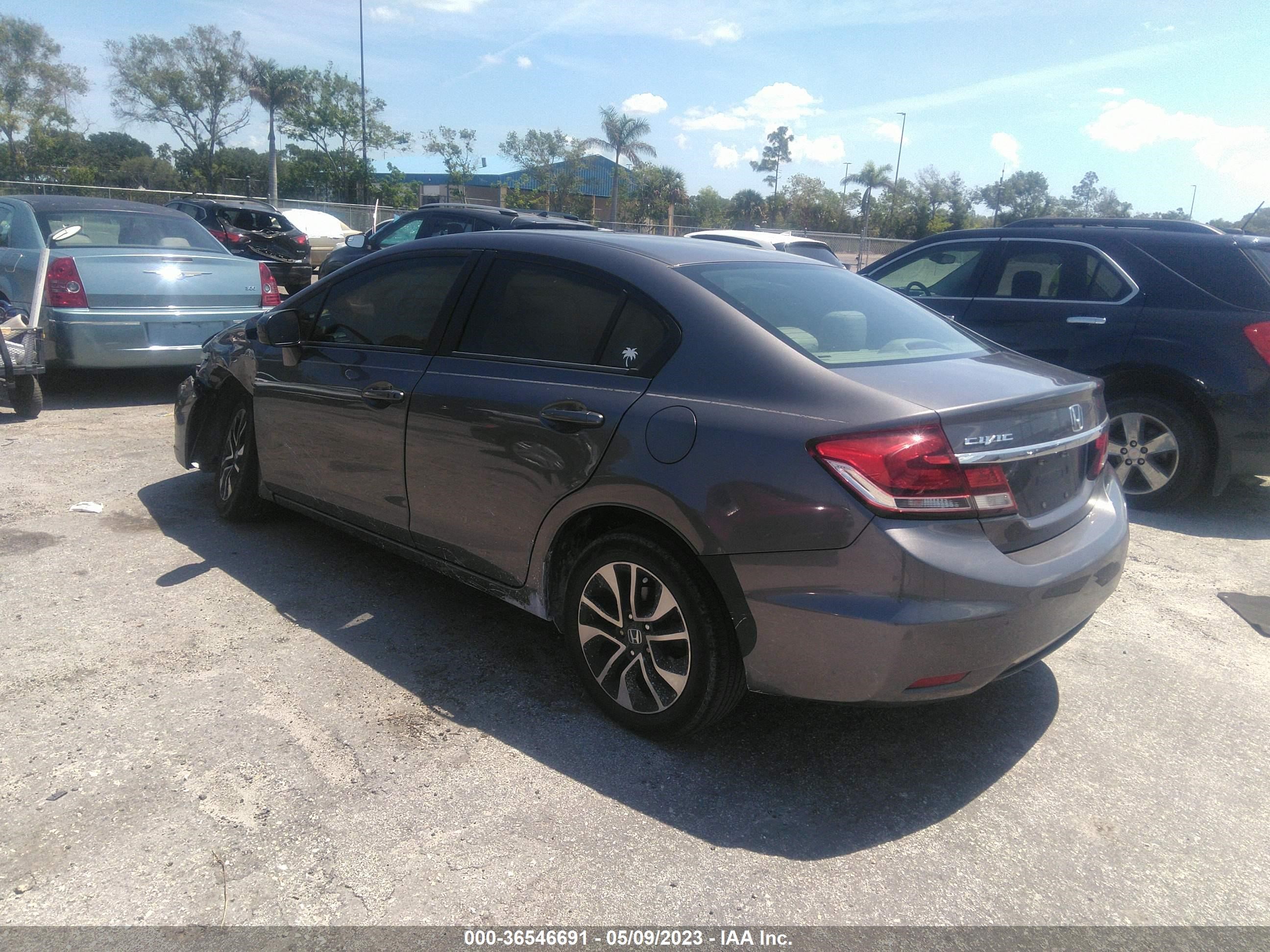 Photo 2 VIN: 19XFB2F80FE103996 - HONDA CIVIC 