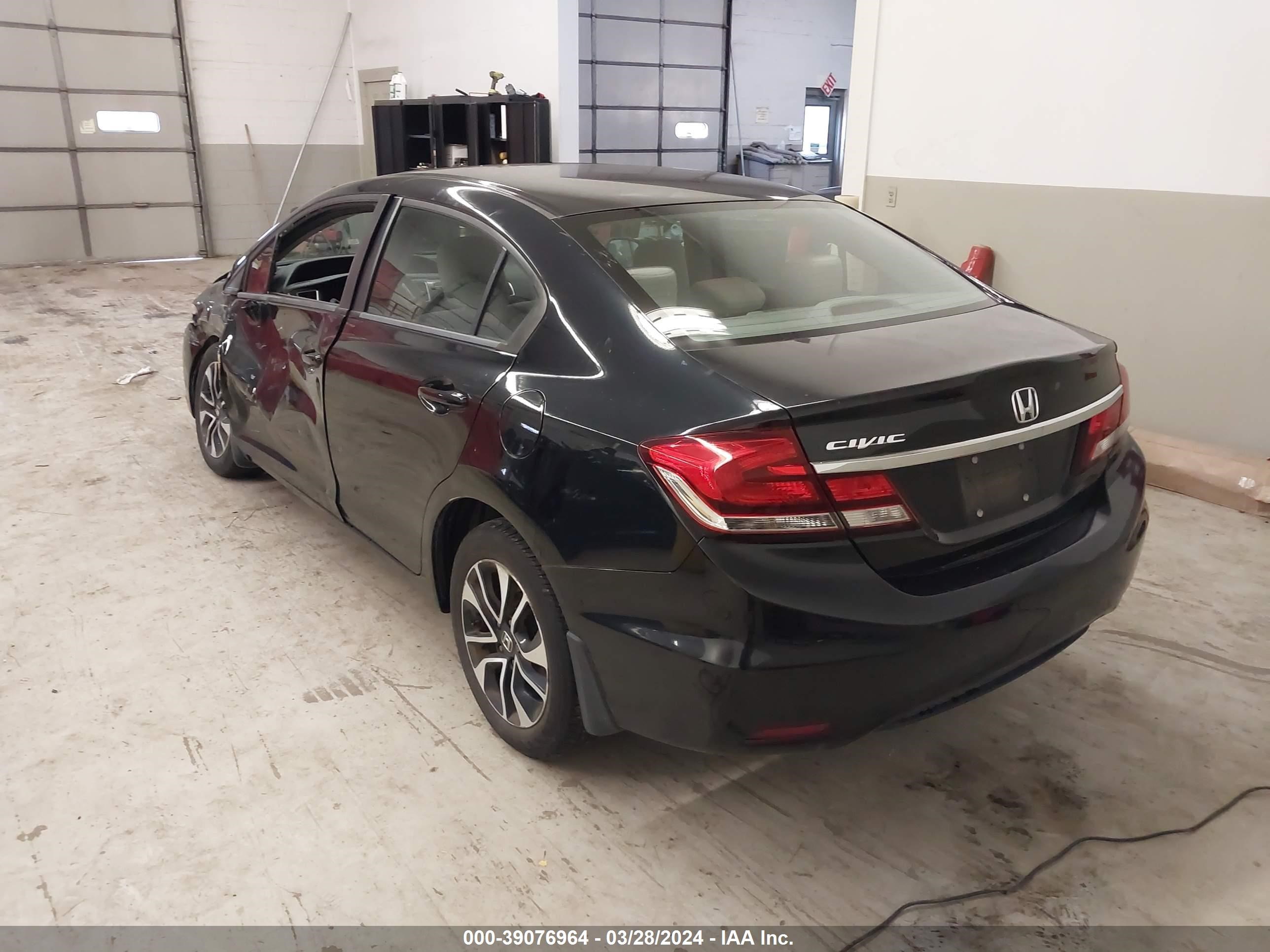 Photo 2 VIN: 19XFB2F81DE001569 - HONDA CIVIC 