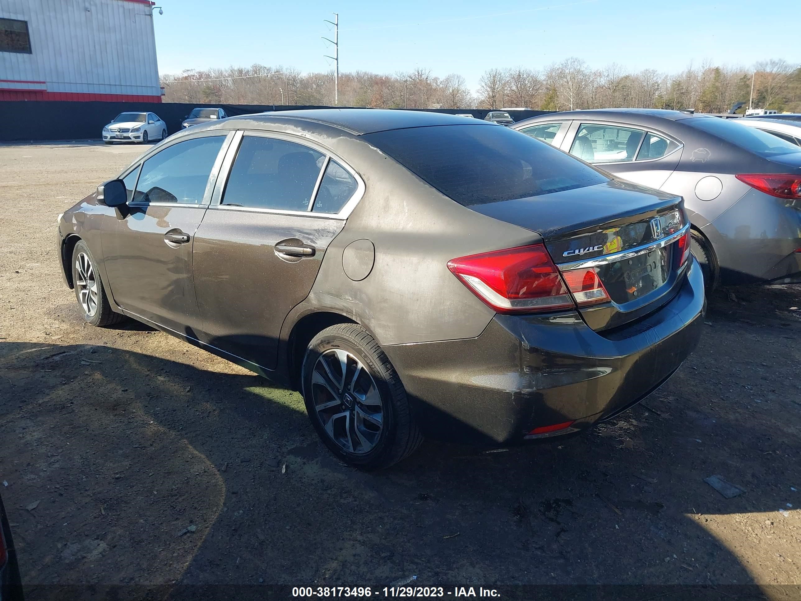 Photo 2 VIN: 19XFB2F81DE222704 - HONDA CIVIC 