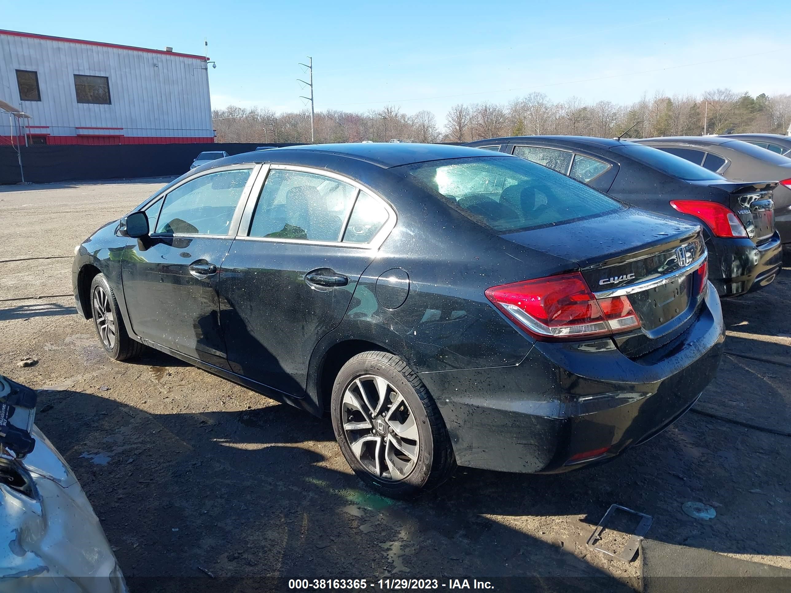 Photo 2 VIN: 19XFB2F83DE257907 - HONDA CIVIC 