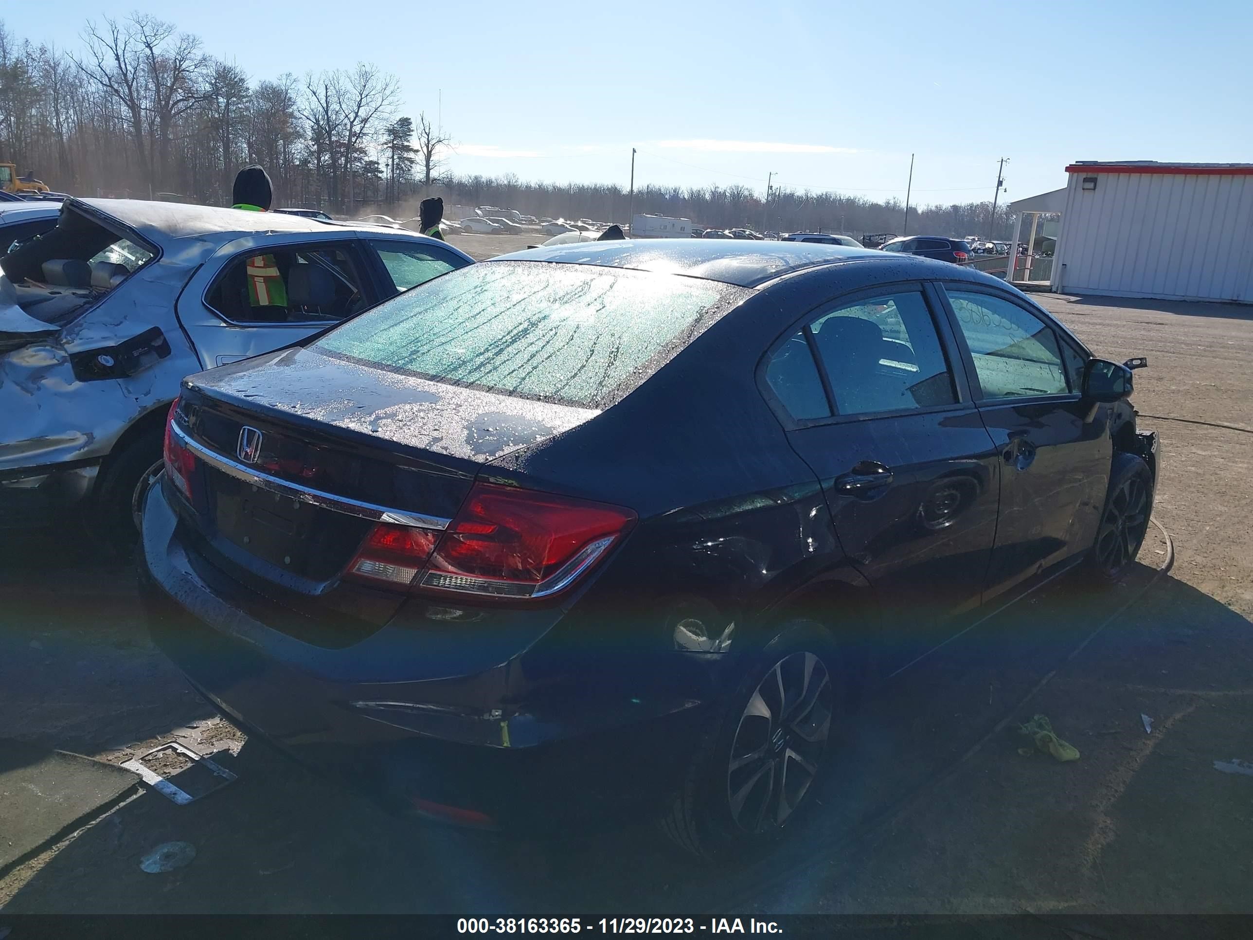 Photo 3 VIN: 19XFB2F83DE257907 - HONDA CIVIC 