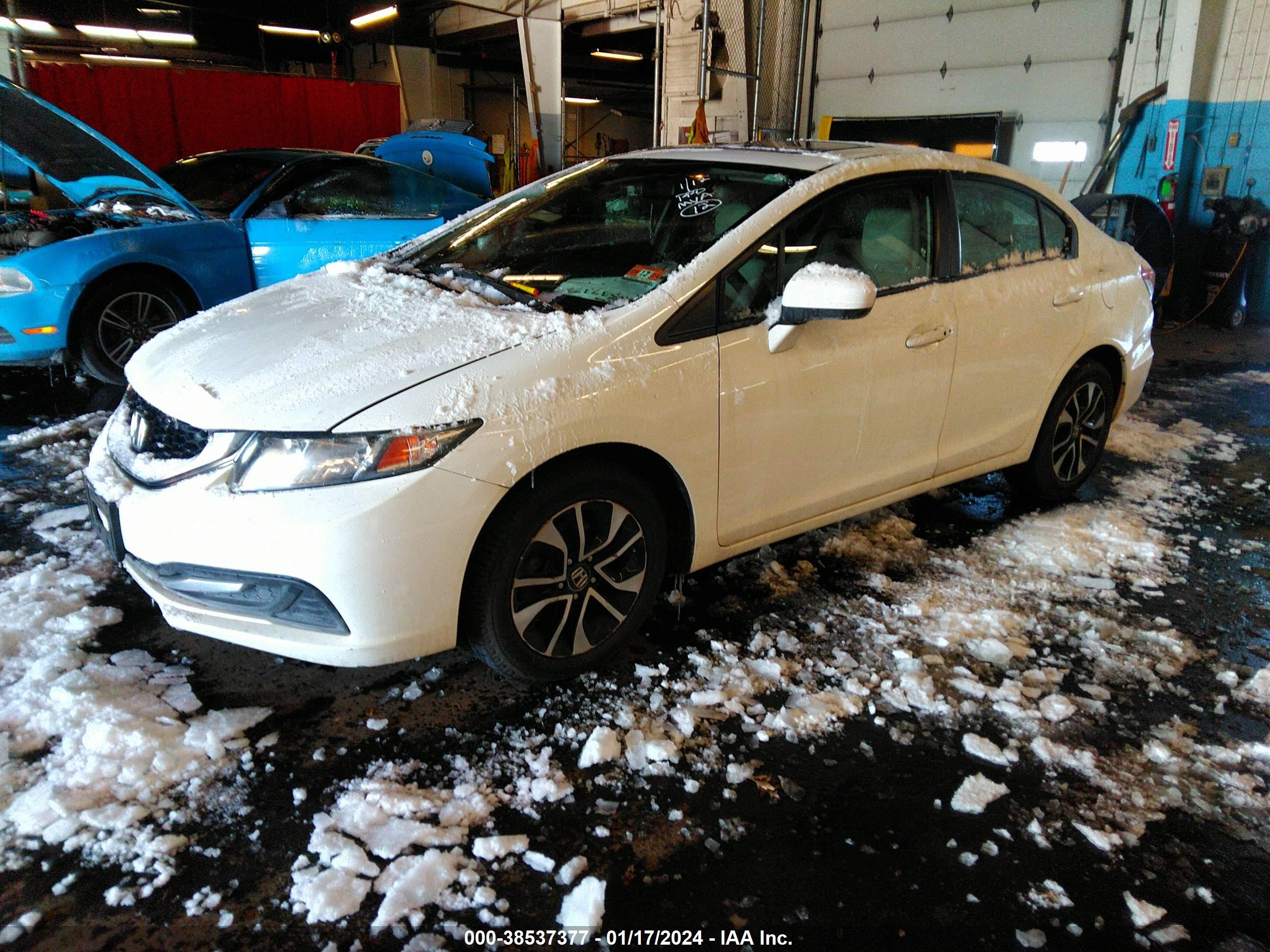 Photo 1 VIN: 19XFB2F83FE702309 - HONDA CIVIC 