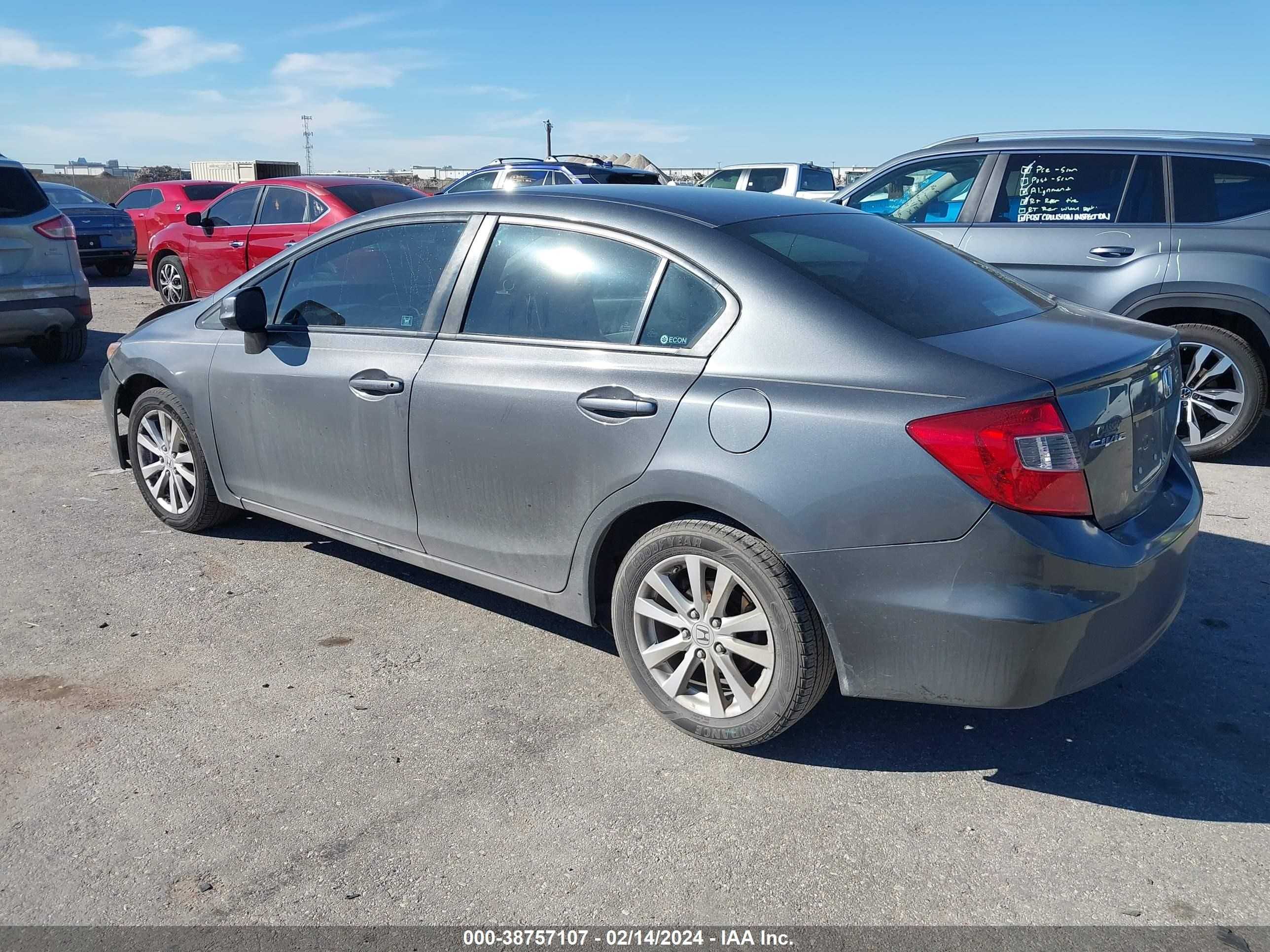 Photo 2 VIN: 19XFB2F84CE110445 - HONDA CIVIC 